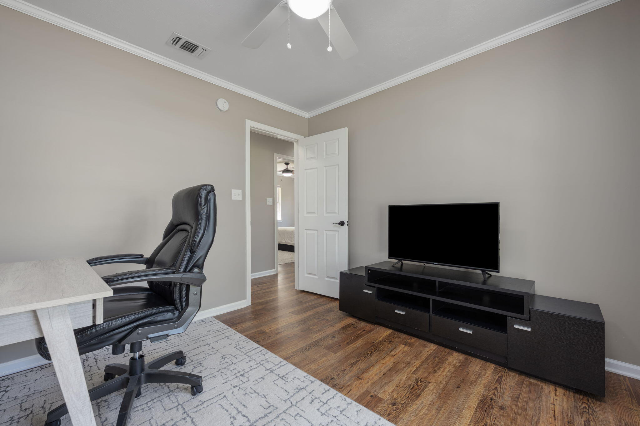 5735 Leesway Boulevard