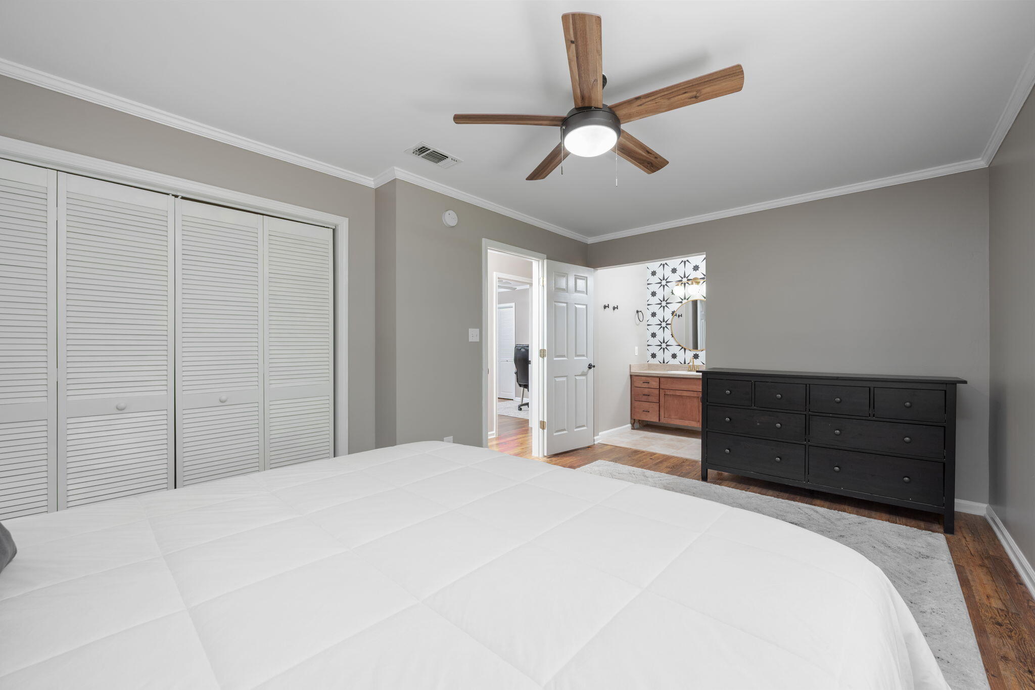 5735 Leesway Boulevard