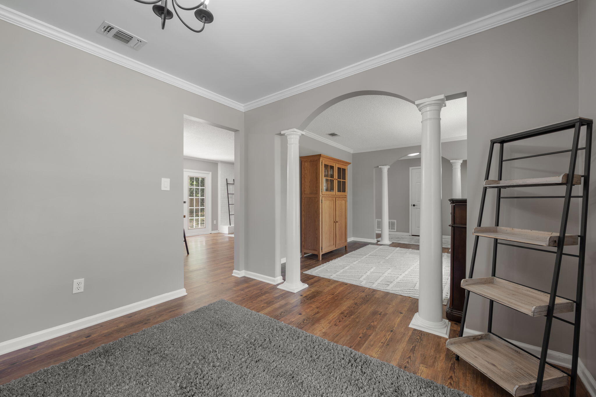 5735 Leesway Boulevard