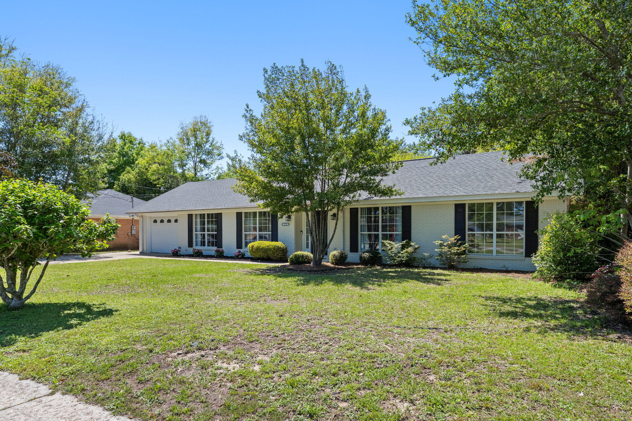 5735 Leesway Boulevard