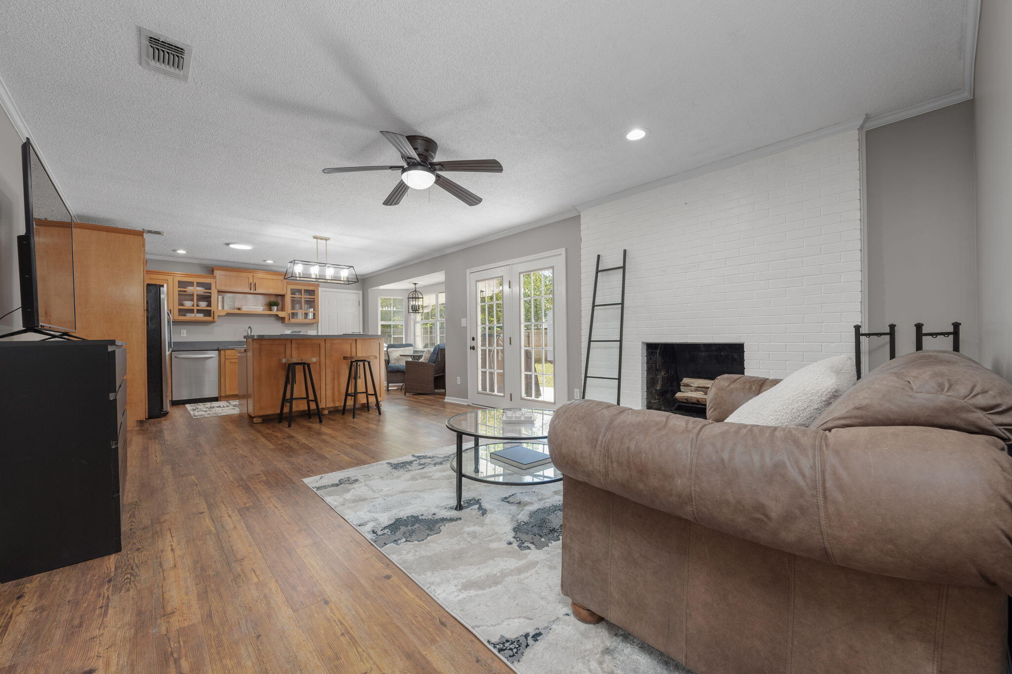 5735 Leesway Boulevard