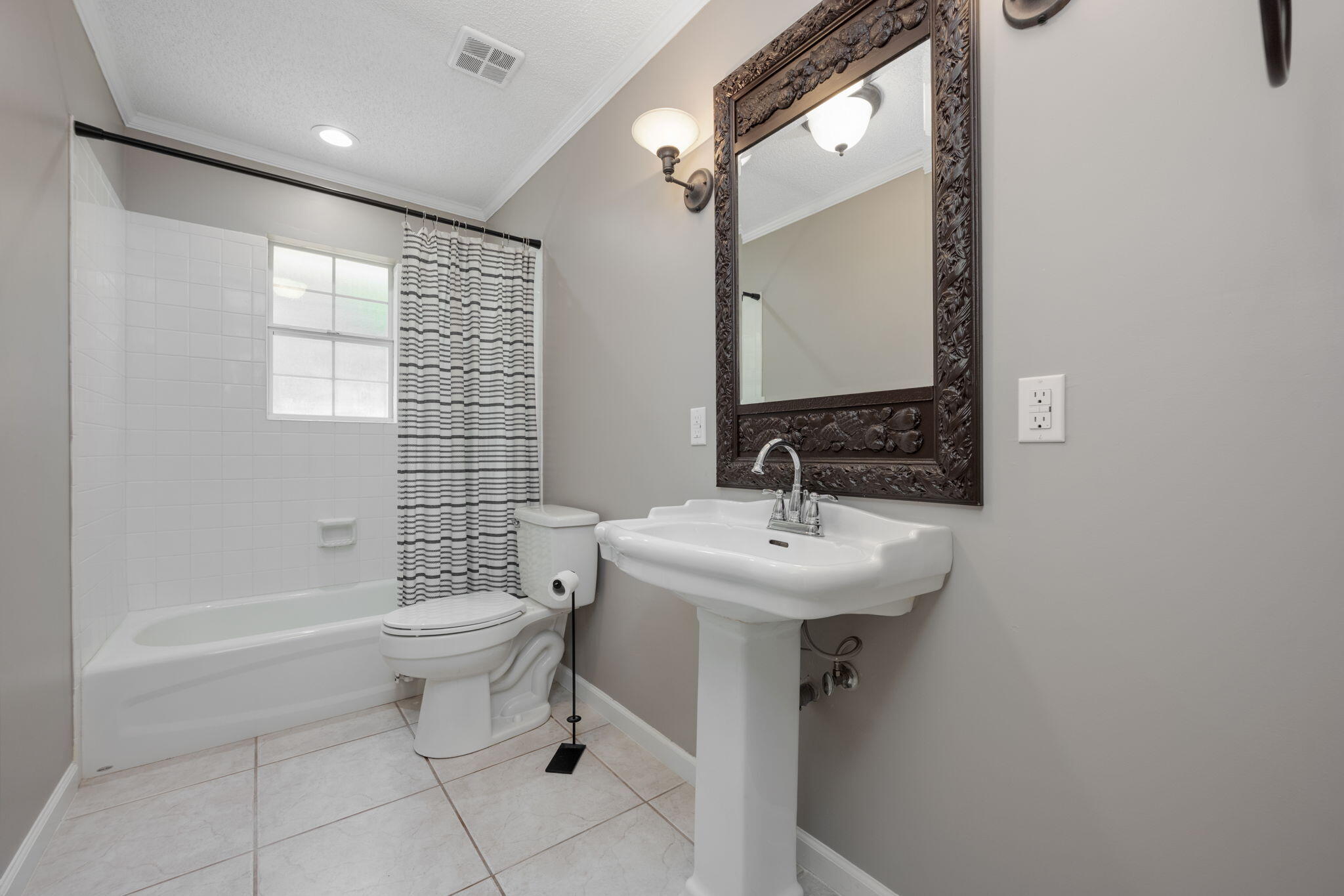 5735 Leesway Boulevard