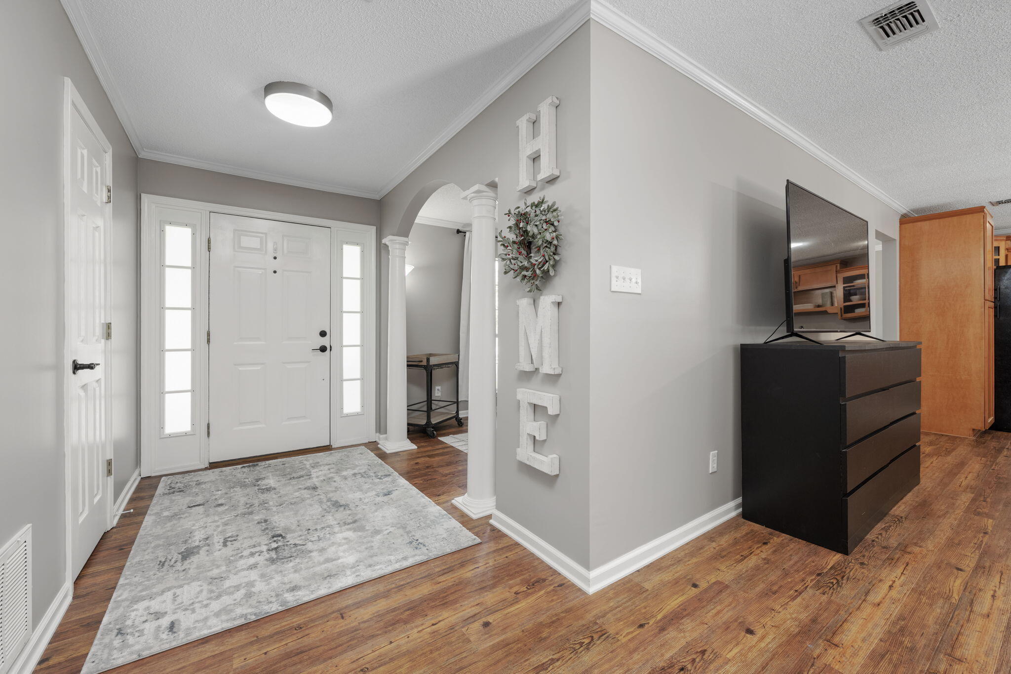 5735 Leesway Boulevard