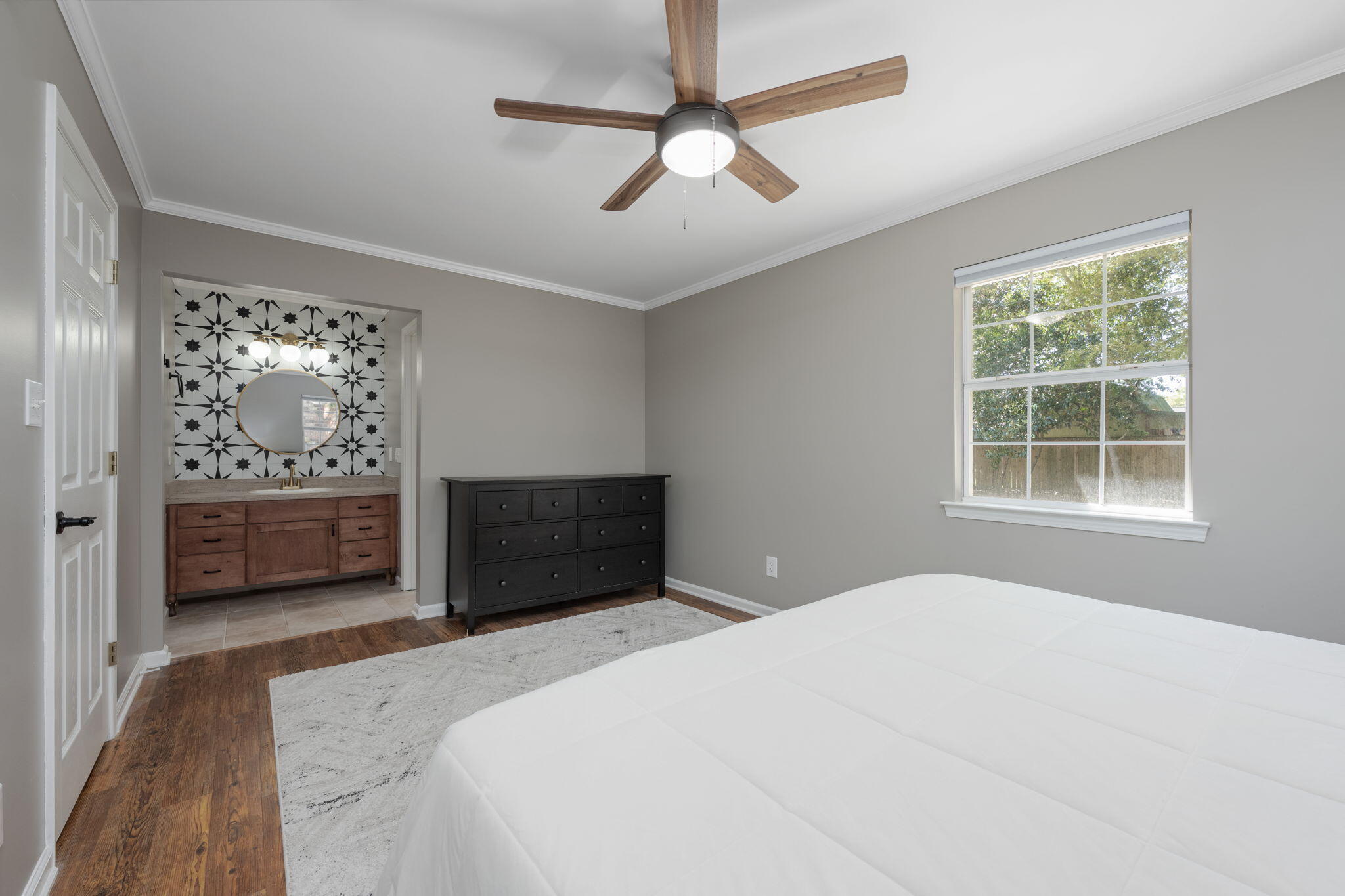 5735 Leesway Boulevard