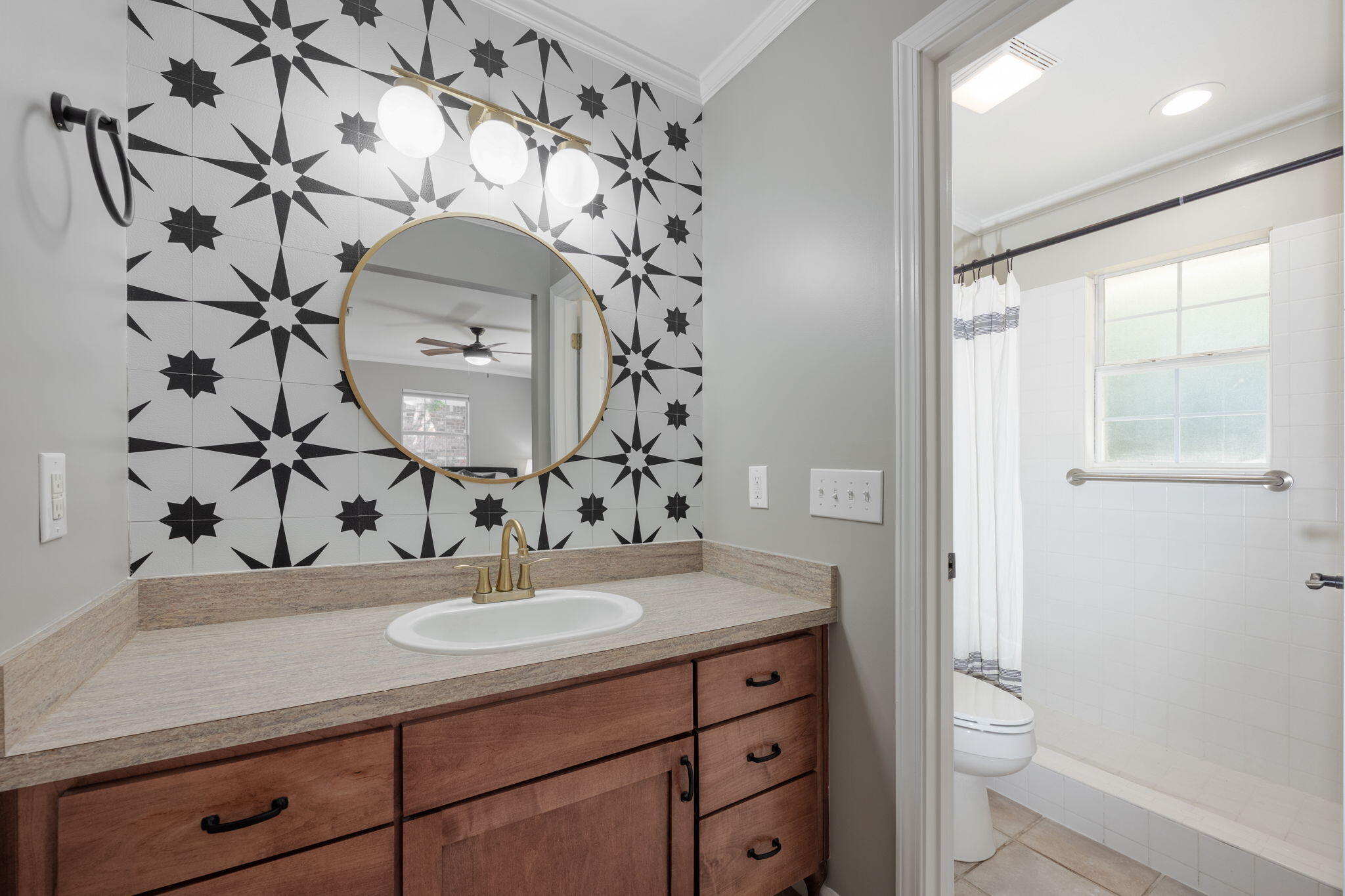 5735 Leesway Boulevard