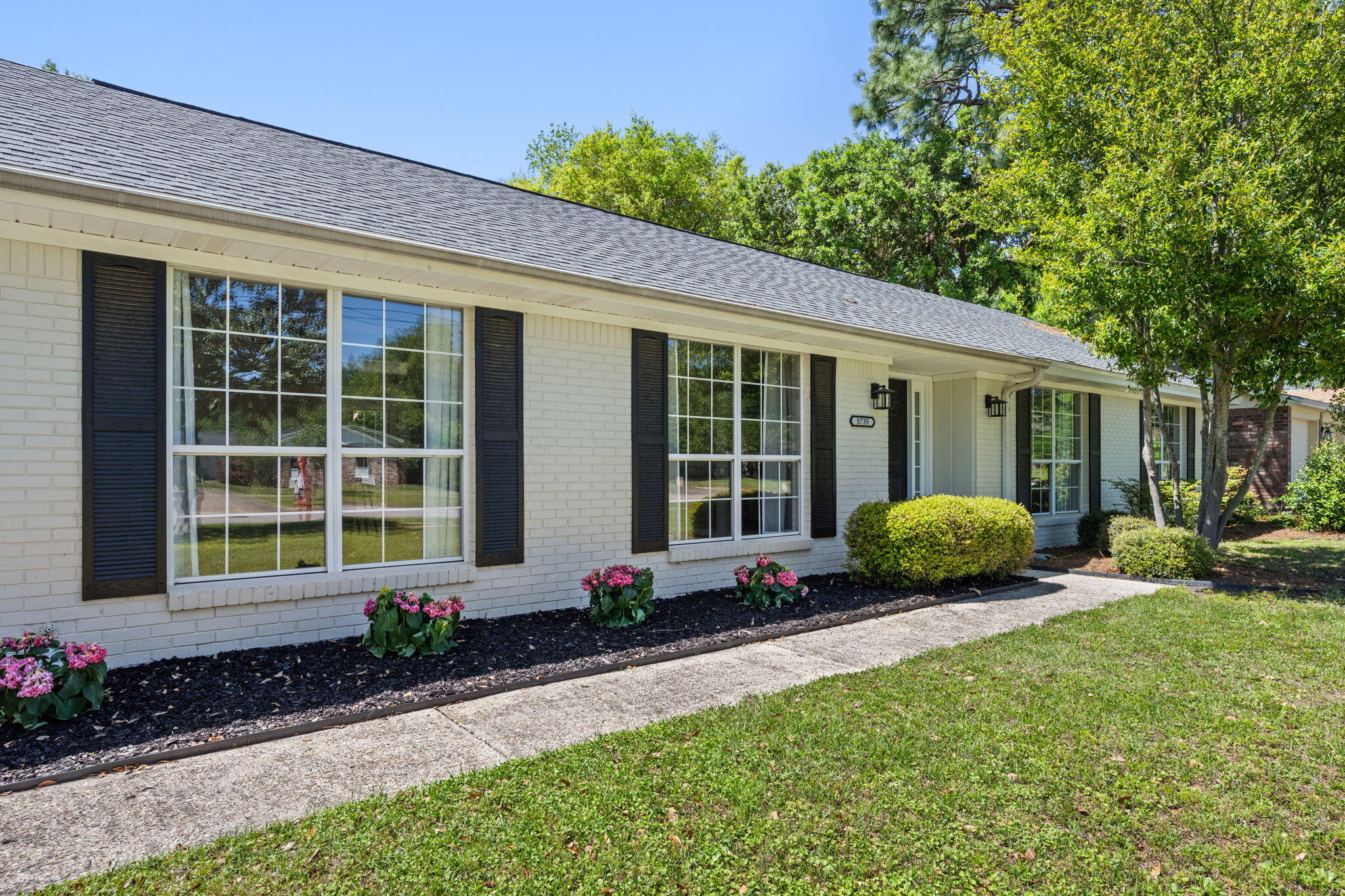 5735 Leesway Boulevard