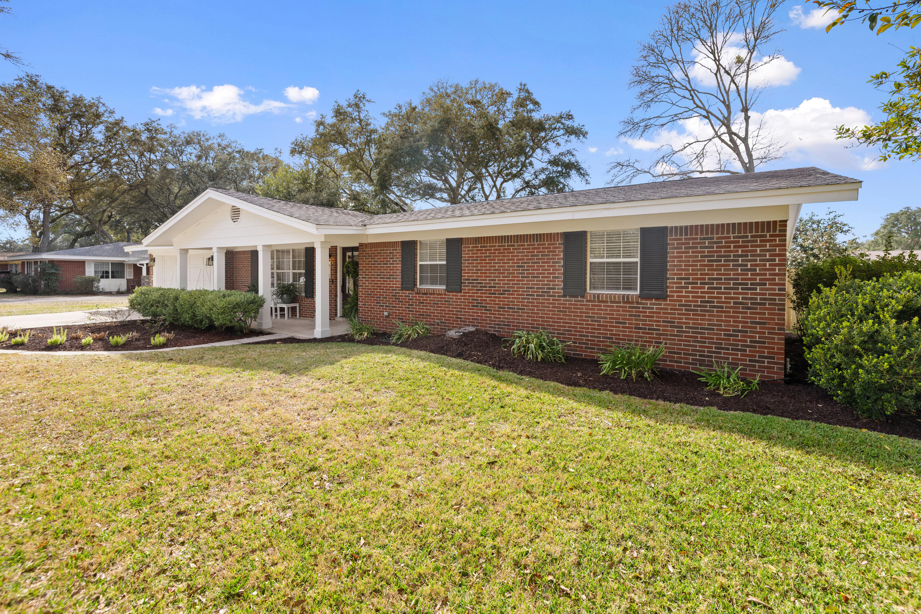 613 NE Merioneth Drive