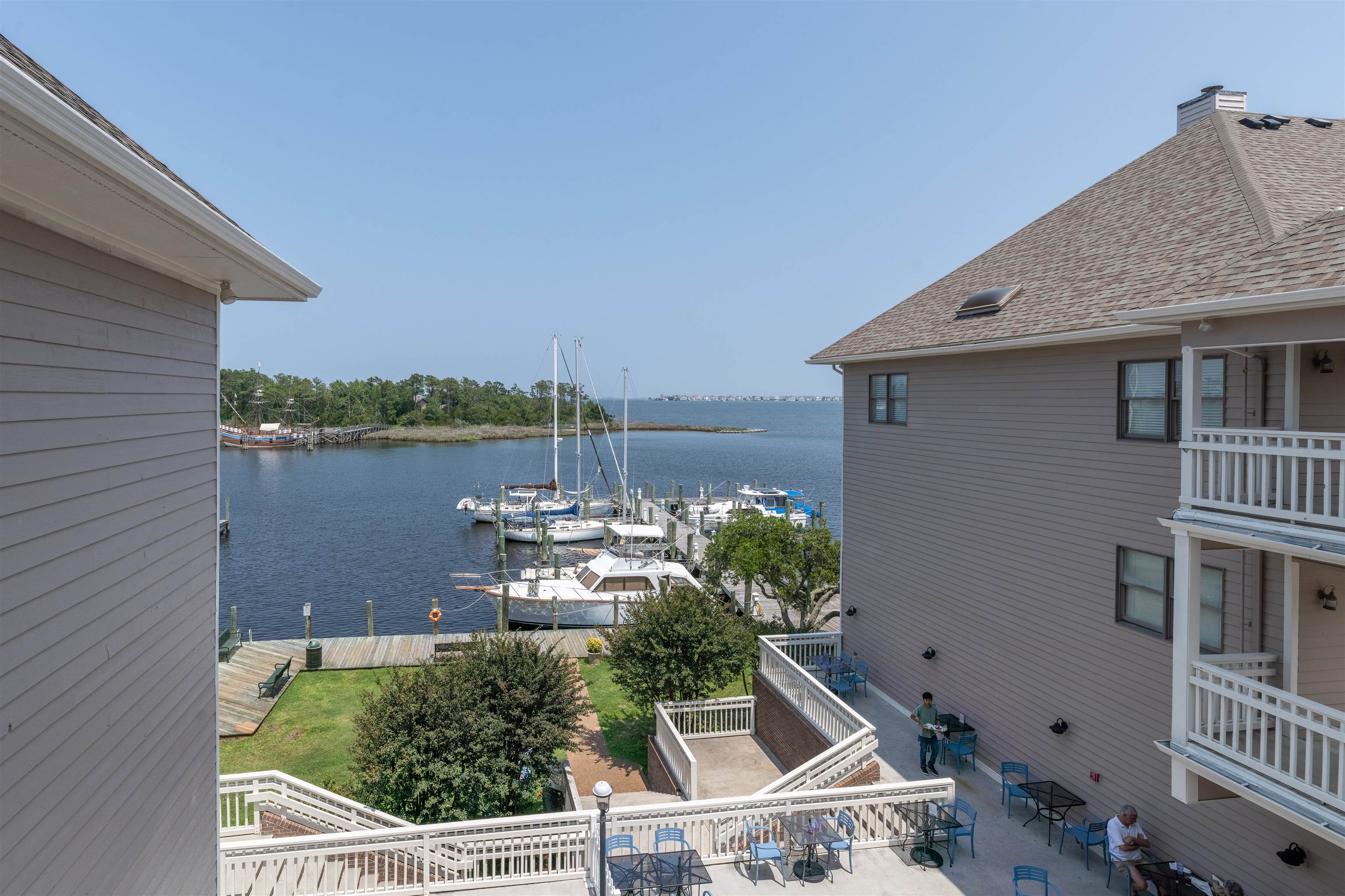 207 Queen Elizabeth Avenue Unit 34