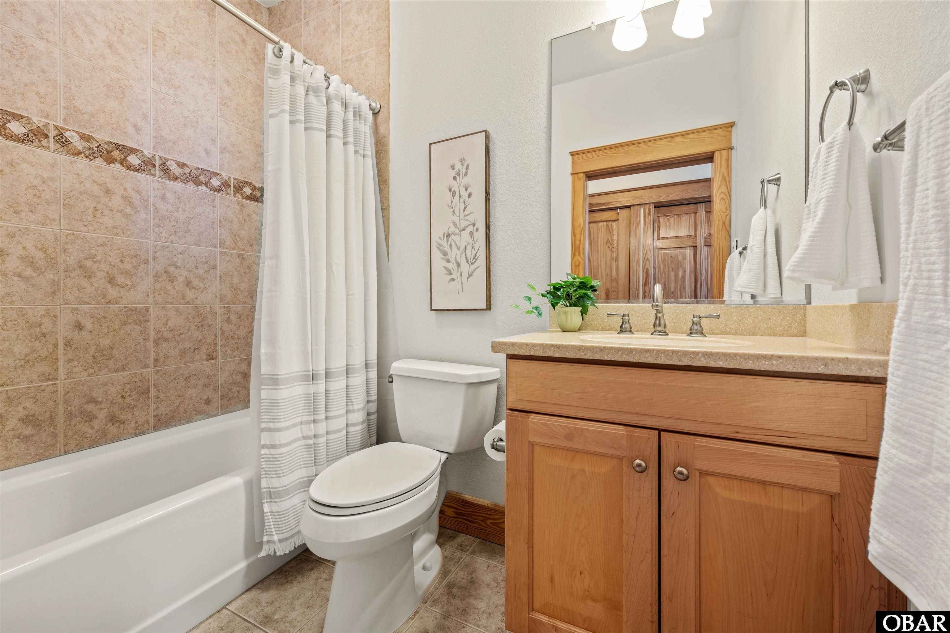 202 Dartmoor Ave. Unit 202-A