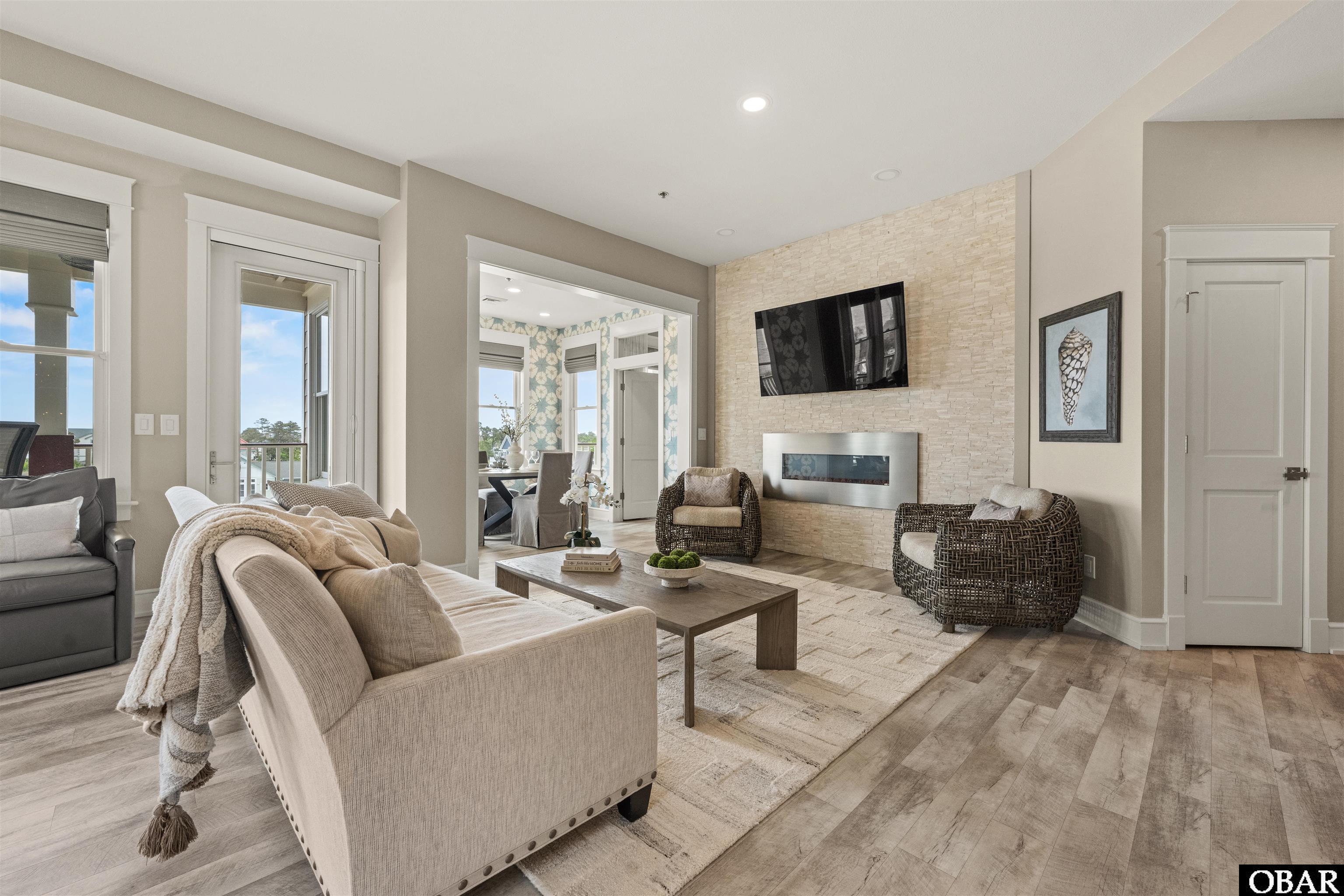 202 Dartmoor Ave. Unit 202-C