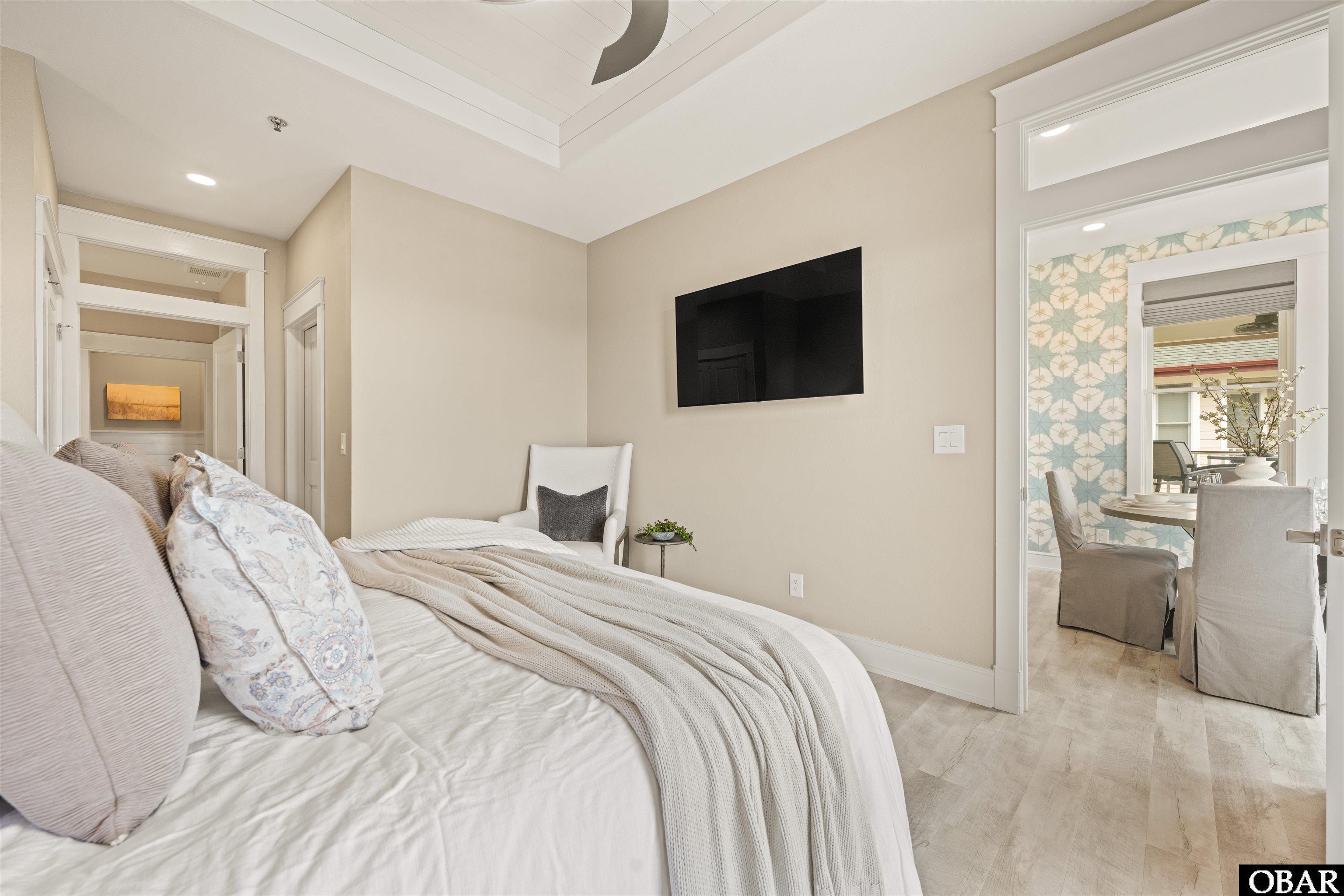 202 Dartmoor Ave. Unit 202-C