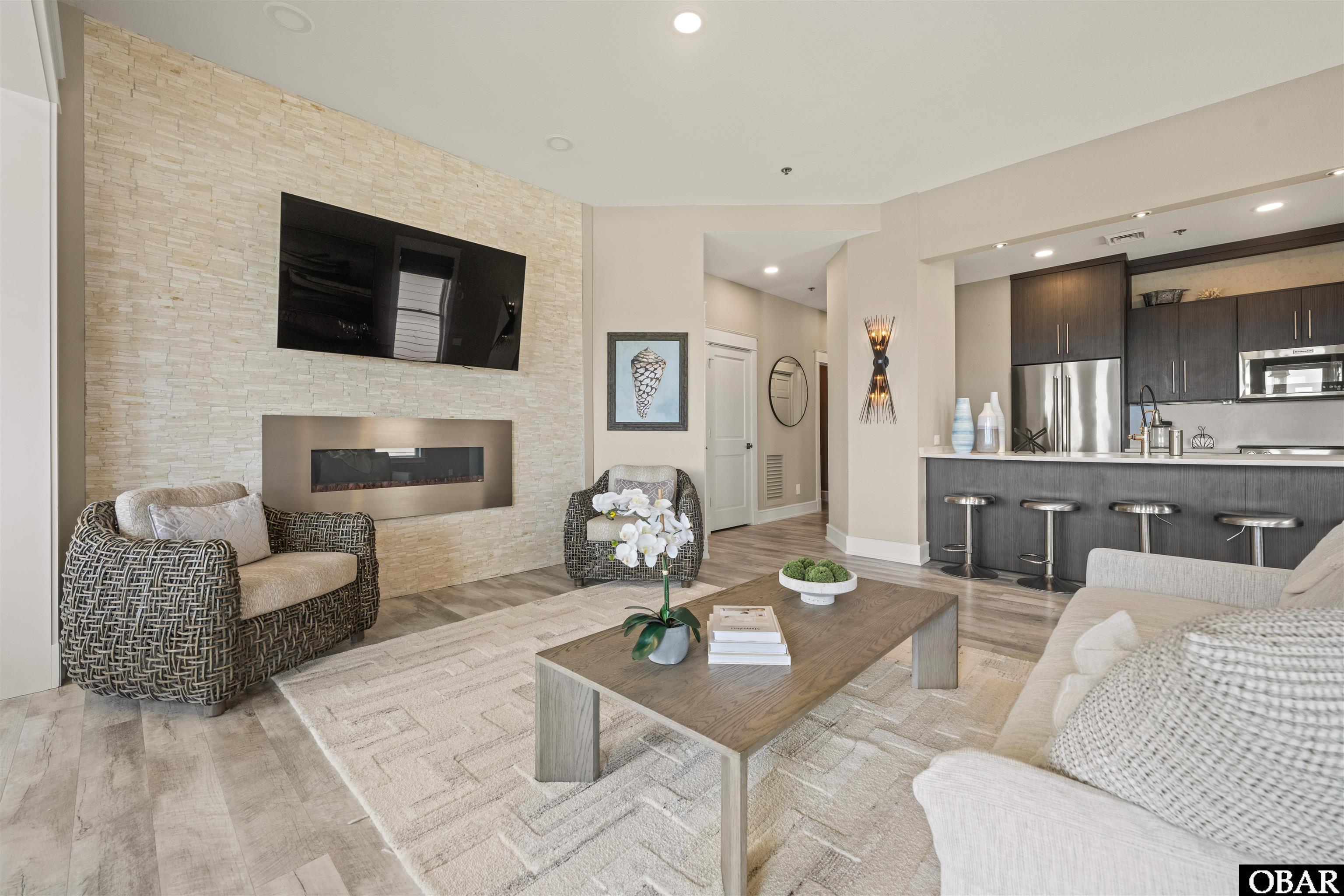 202 Dartmoor Ave. Unit 202-C