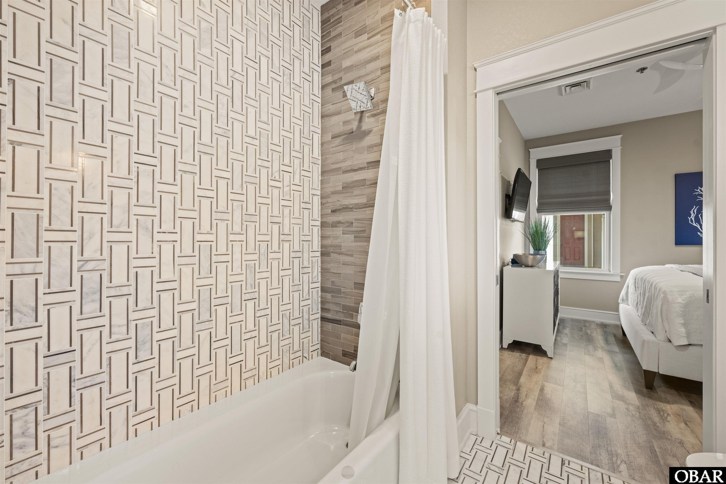 202 Dartmoor Ave. Unit 202-C