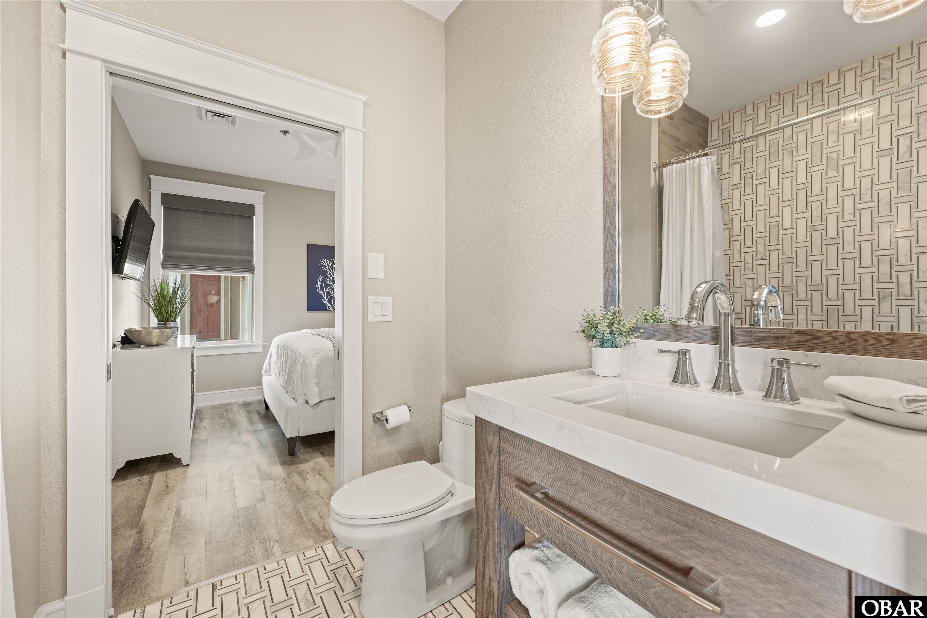 202 Dartmoor Ave. Unit 202-C