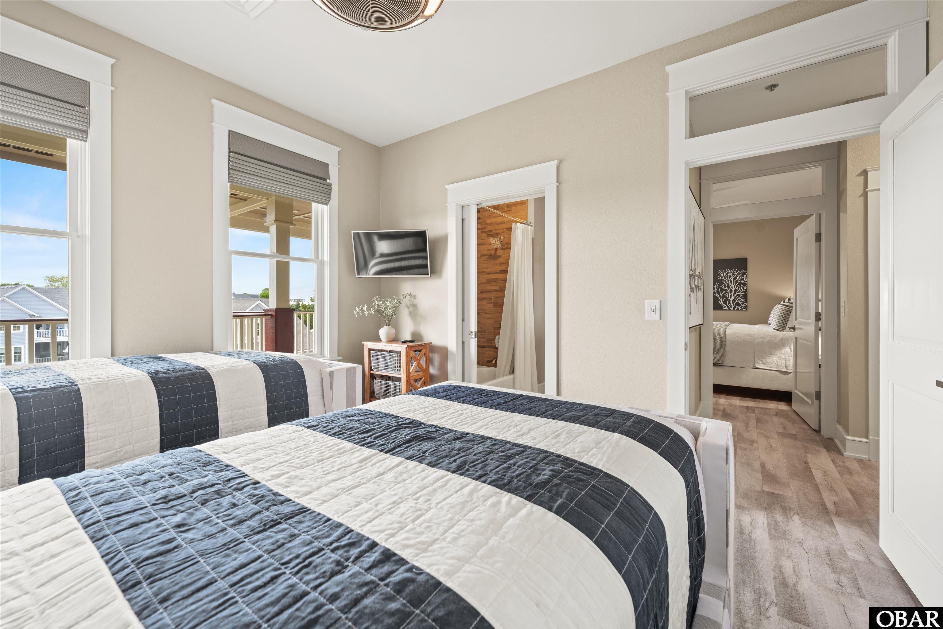 202 Dartmoor Ave. Unit 202-C