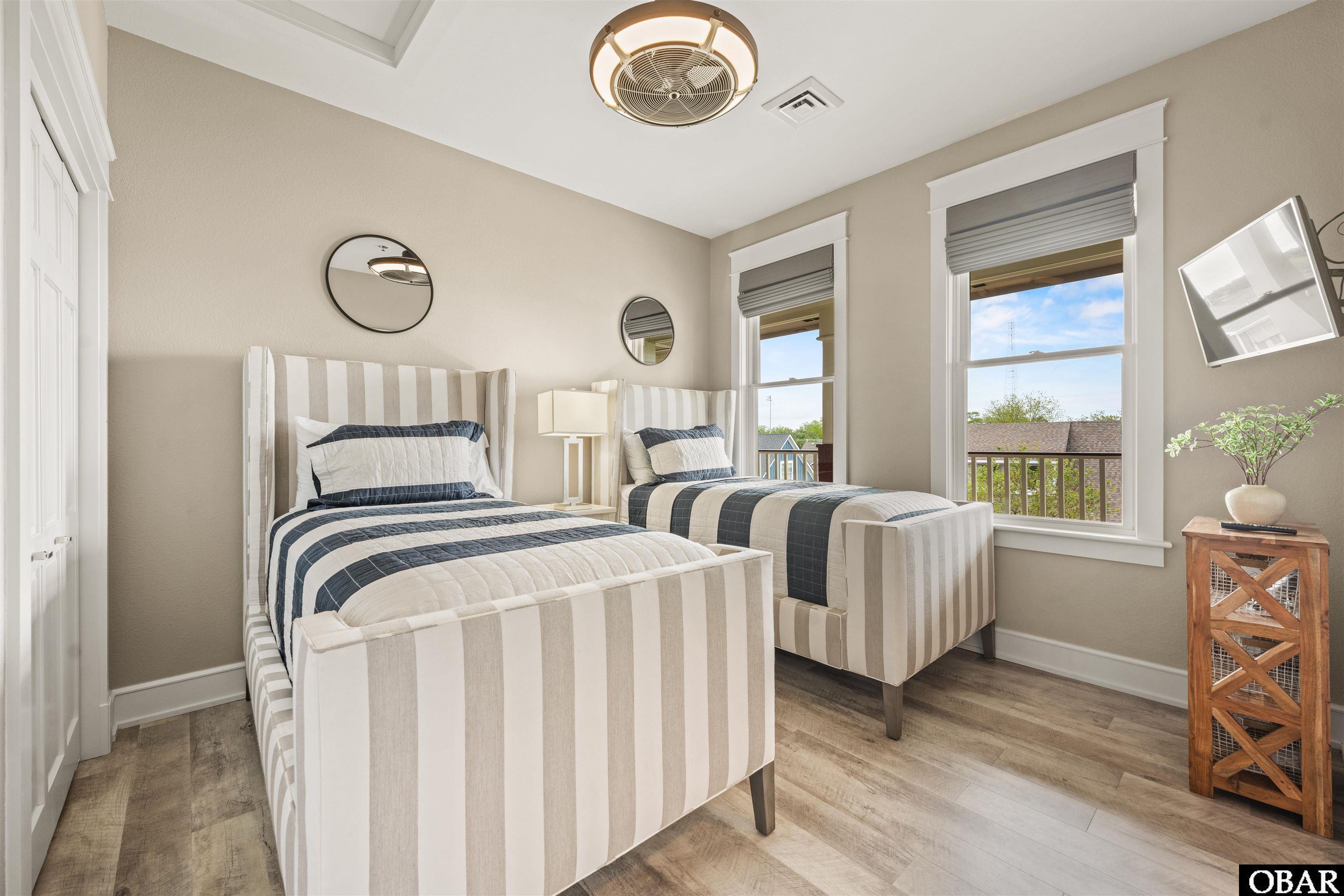 202 Dartmoor Ave. Unit 202-C
