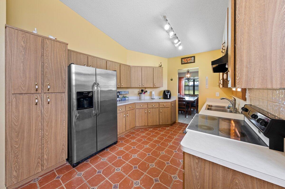 1055 Dallam Avenue NW, 44