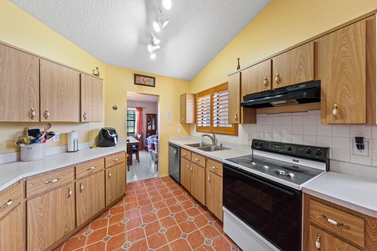 1055 Dallam Avenue NW, 44