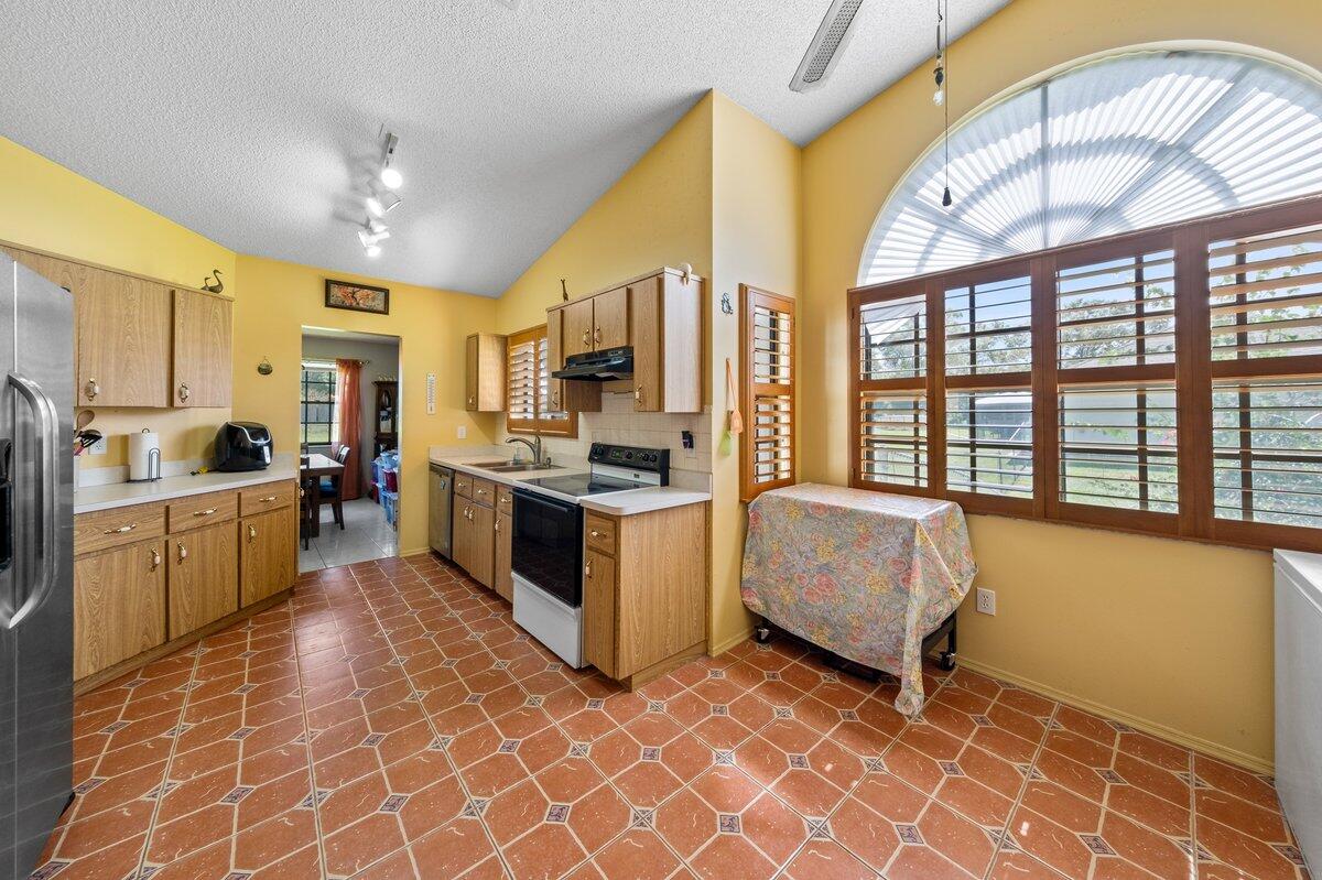 1055 Dallam Avenue NW, 44