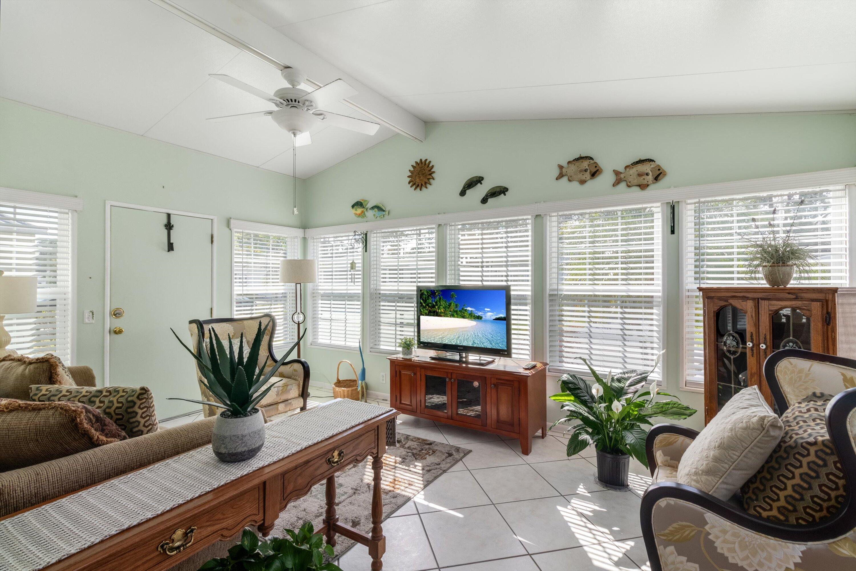 330 Papaya Circle