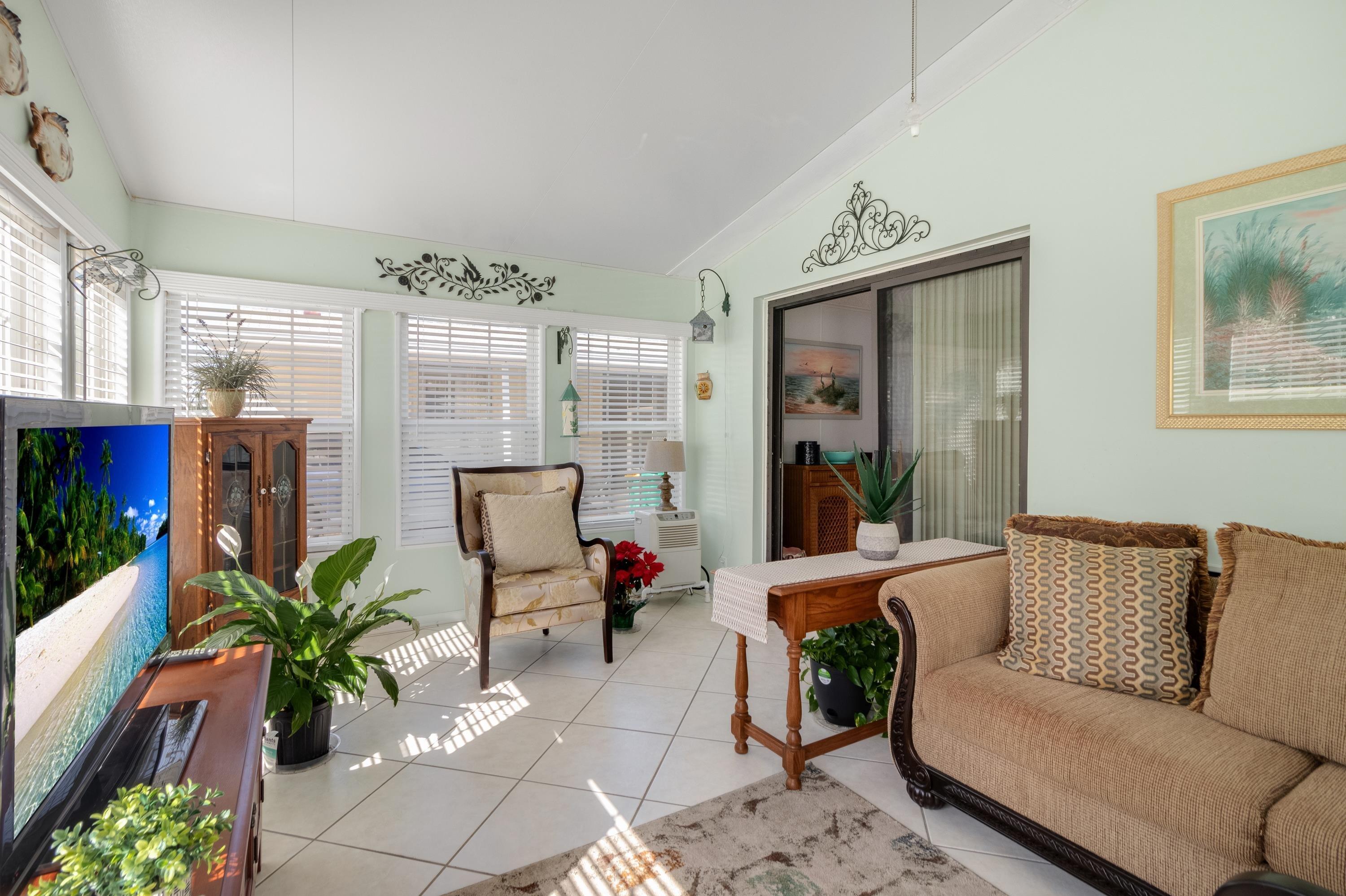330 Papaya Circle