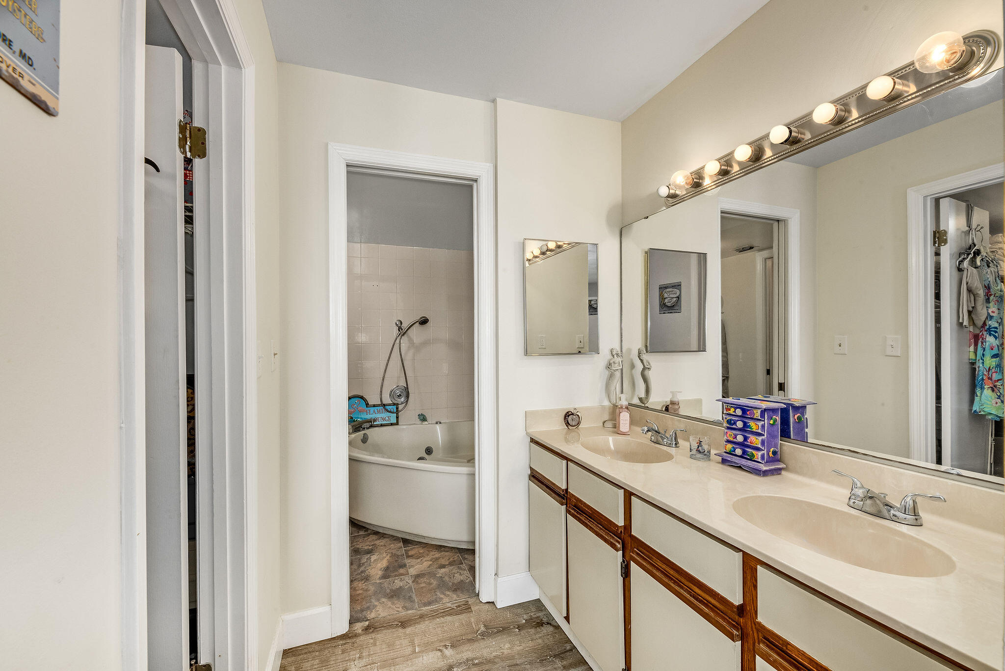 3220 River Villa, 121