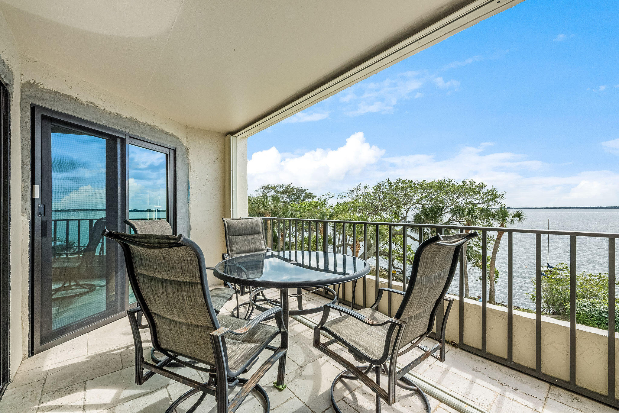 3220 River Villa, 121
