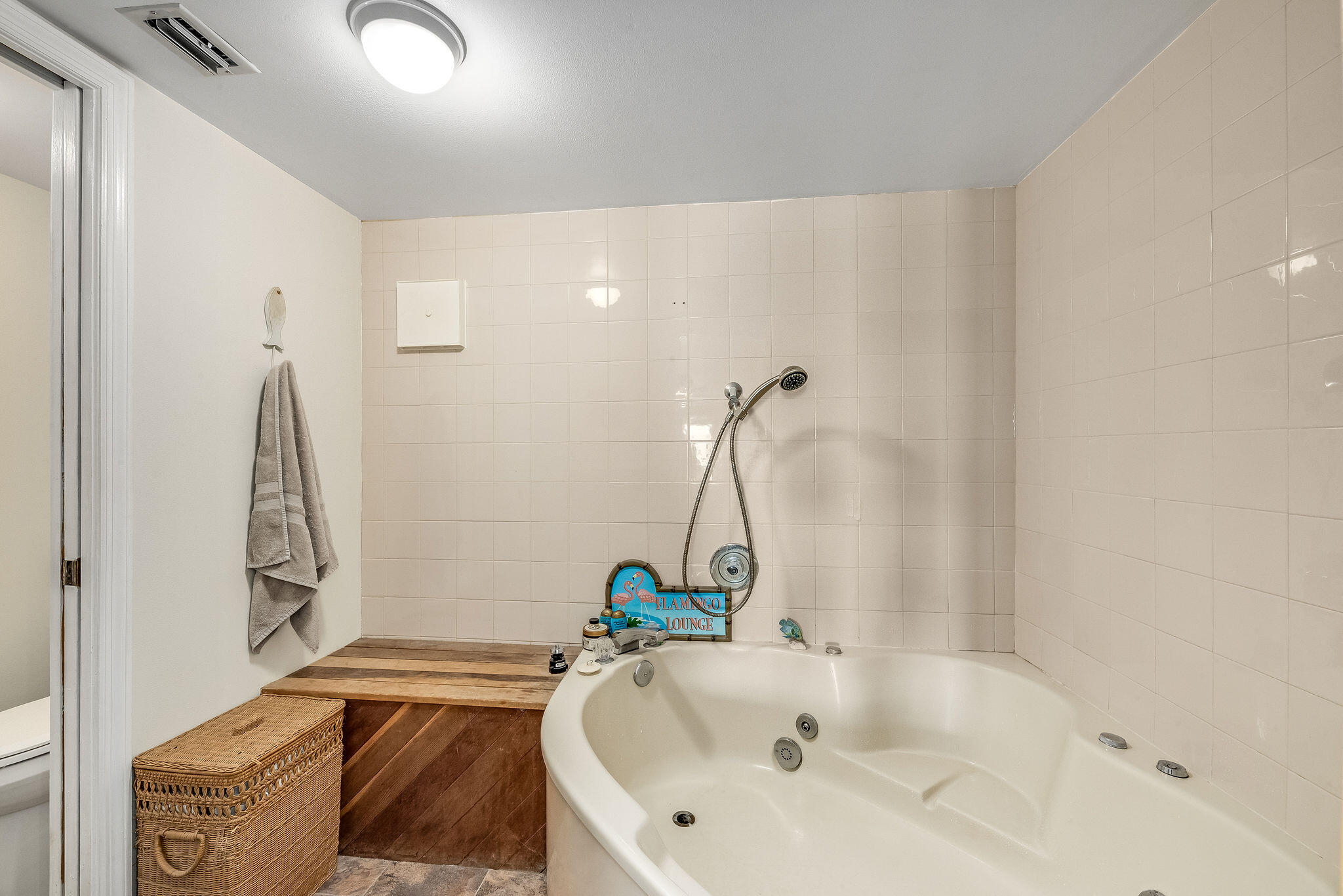3220 River Villa, 121