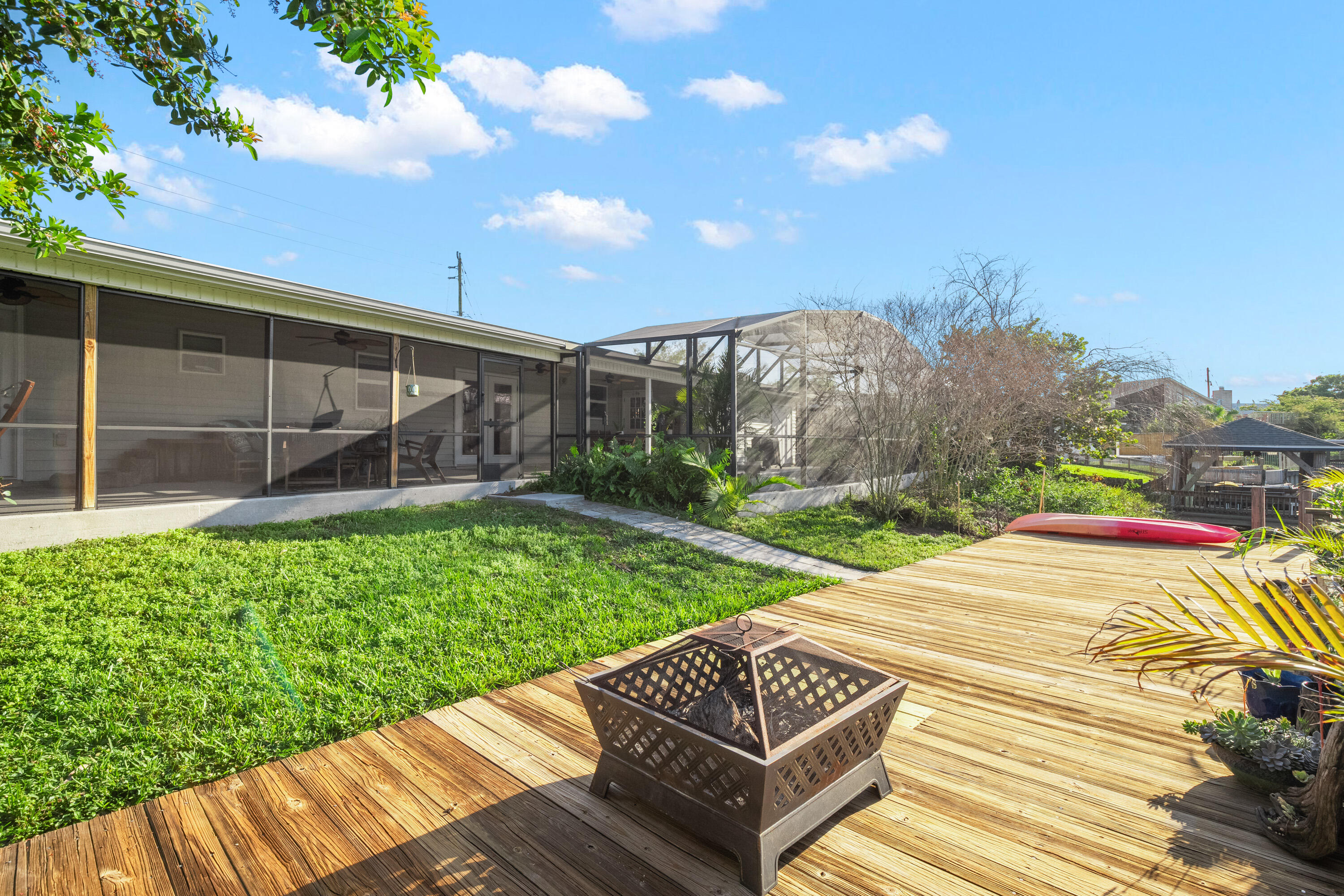 810 Cardinal Road