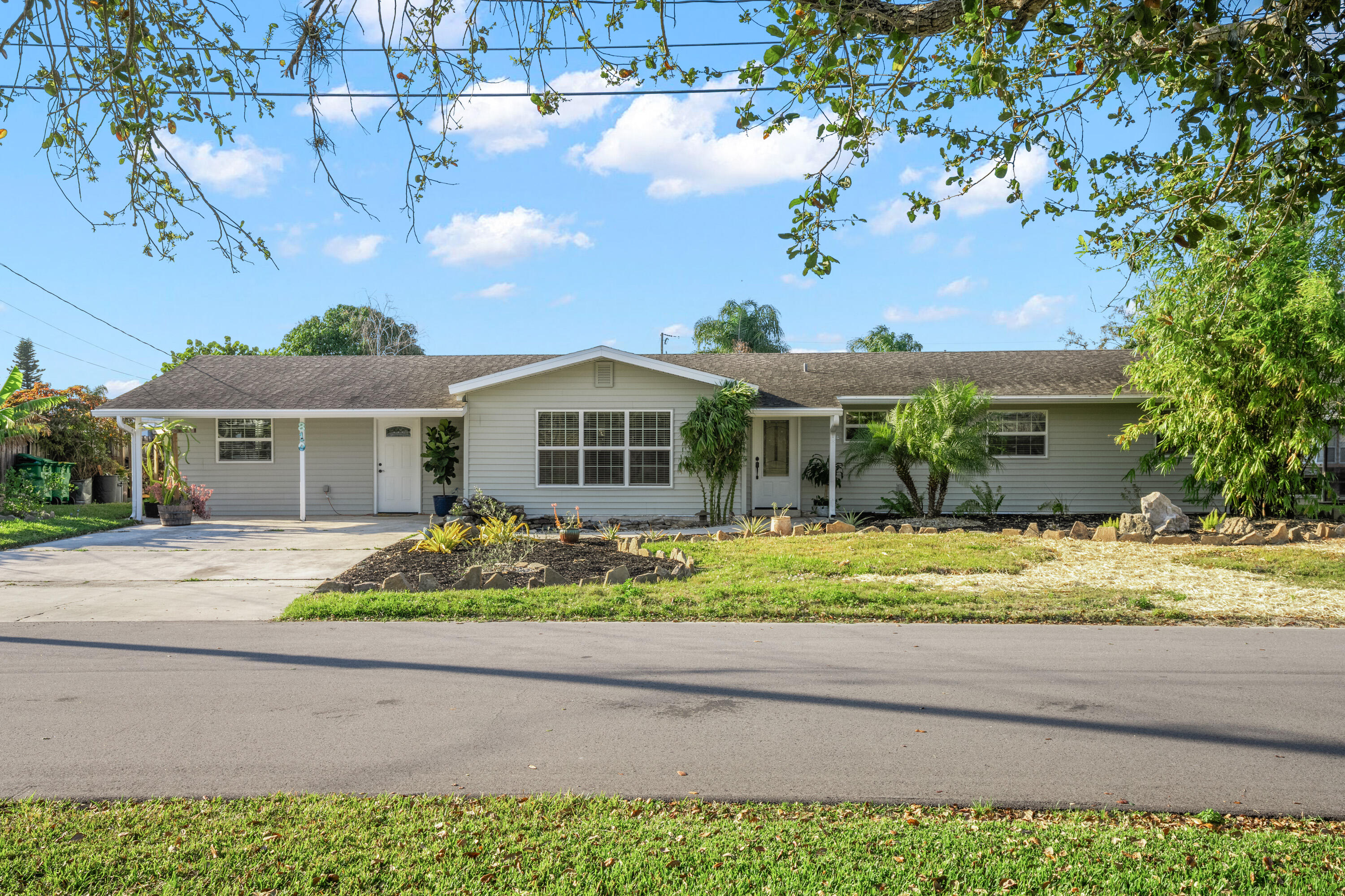 810 Cardinal Road