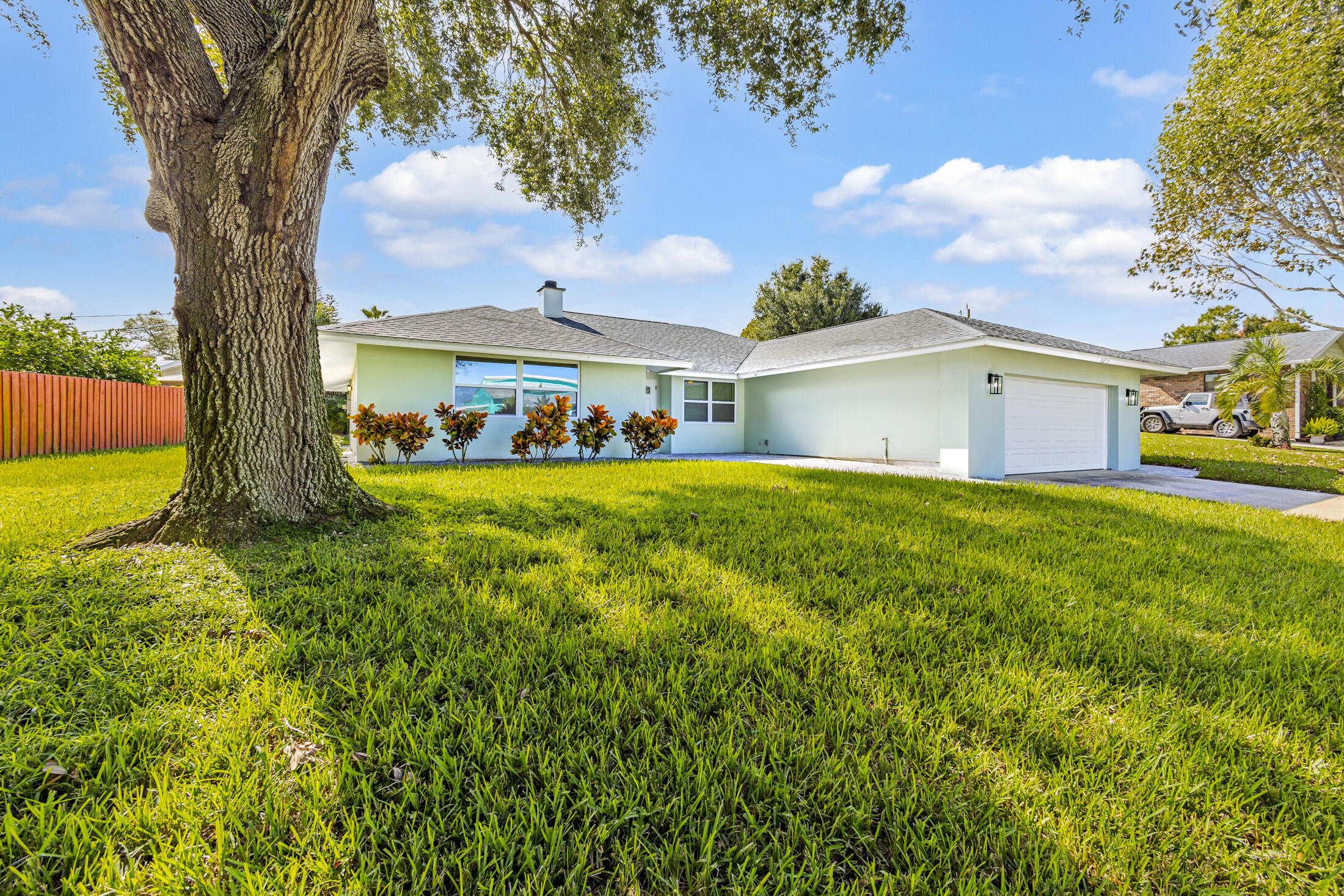 3215 Buckingham Lane