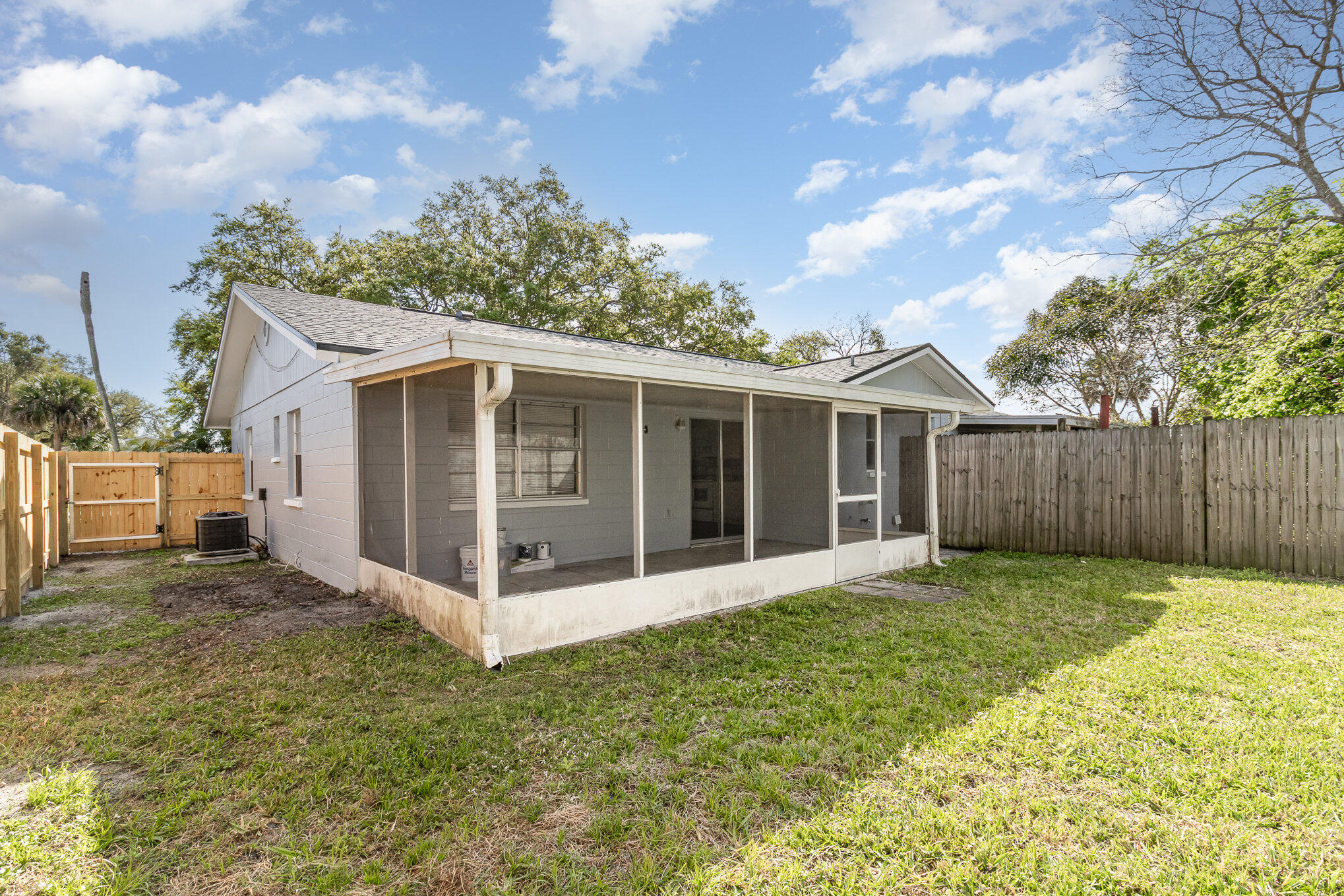 624/626 Leo Drive
