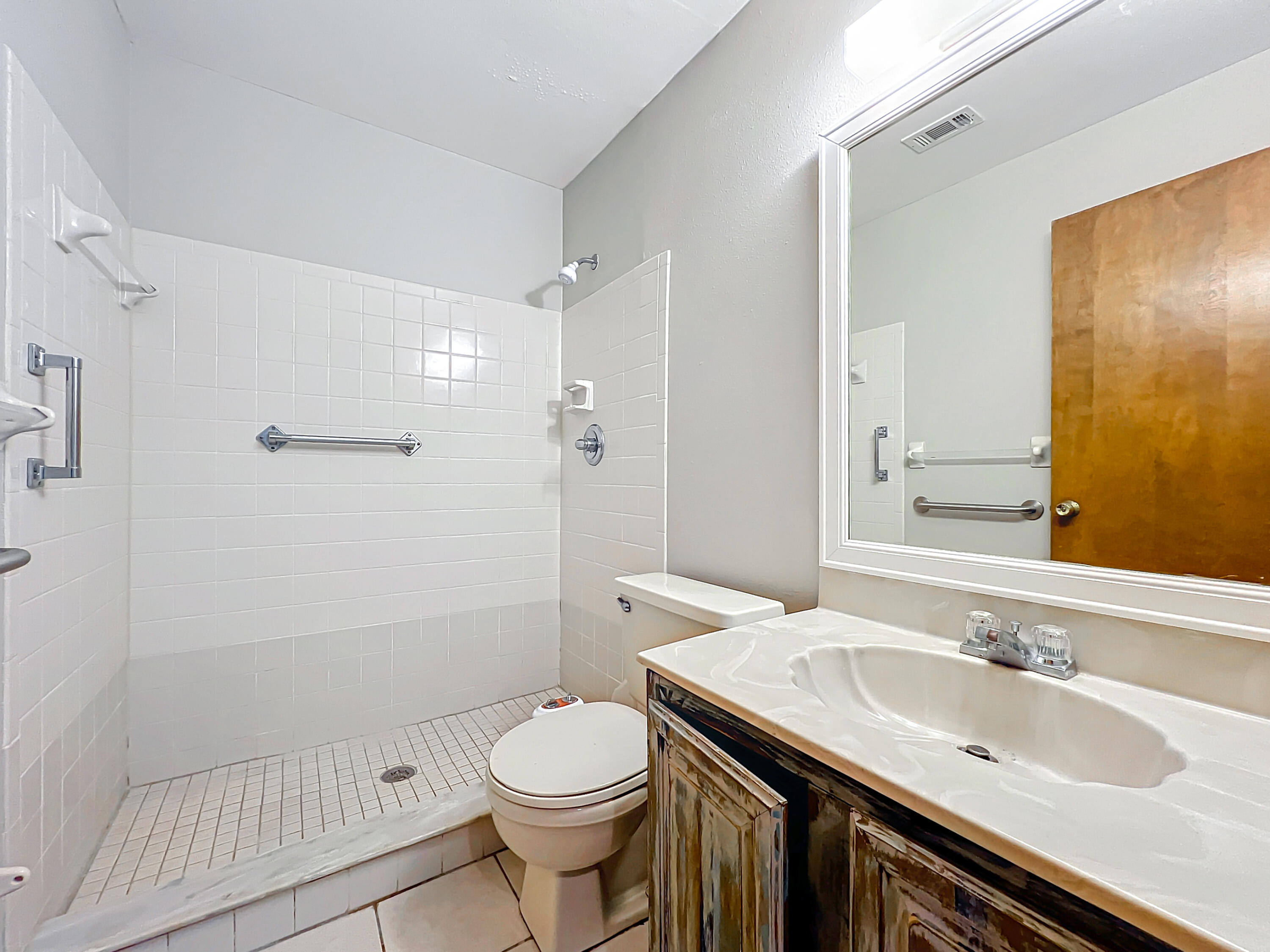 201 International Drive, 115