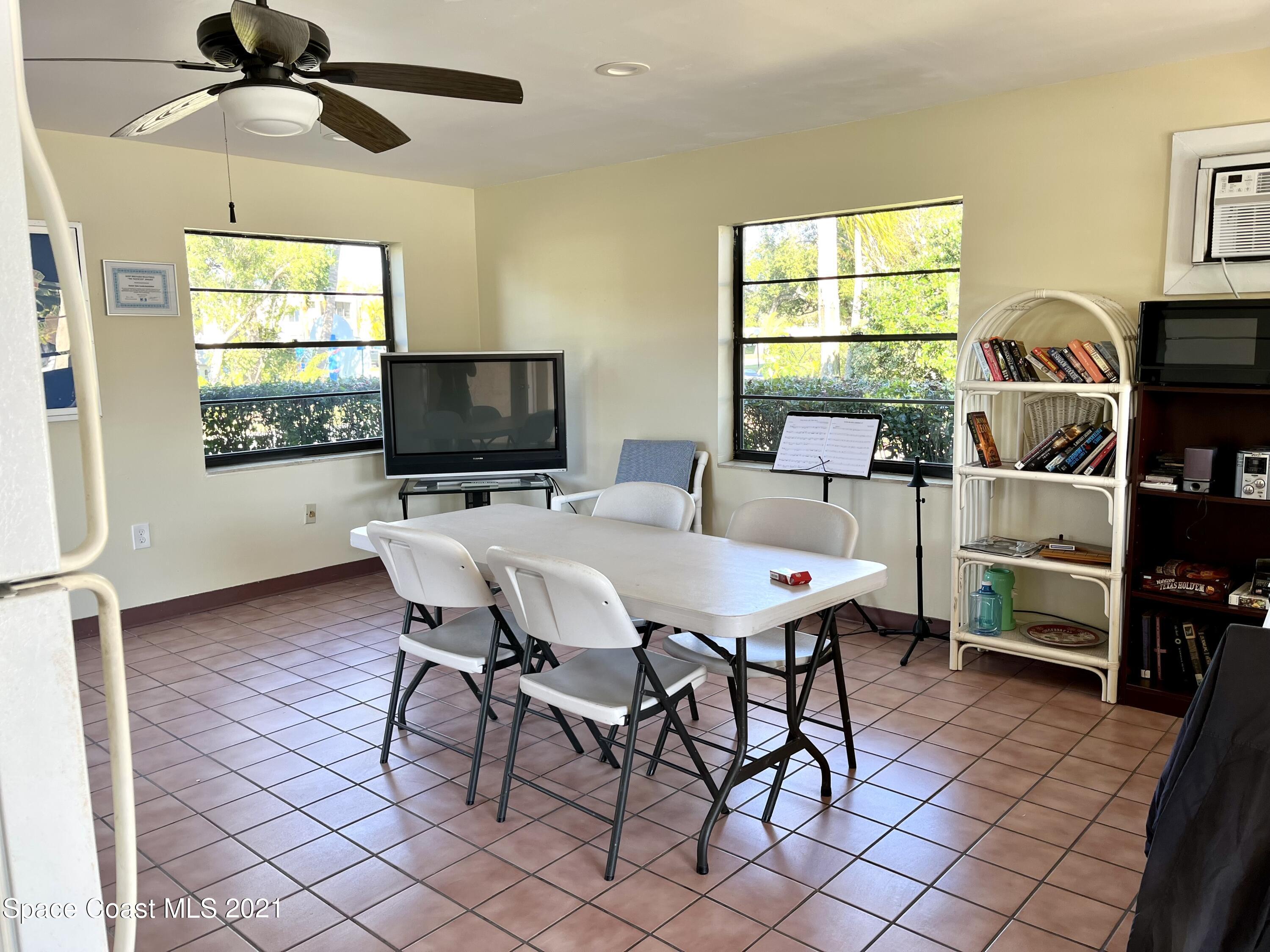 201 International Drive, 115