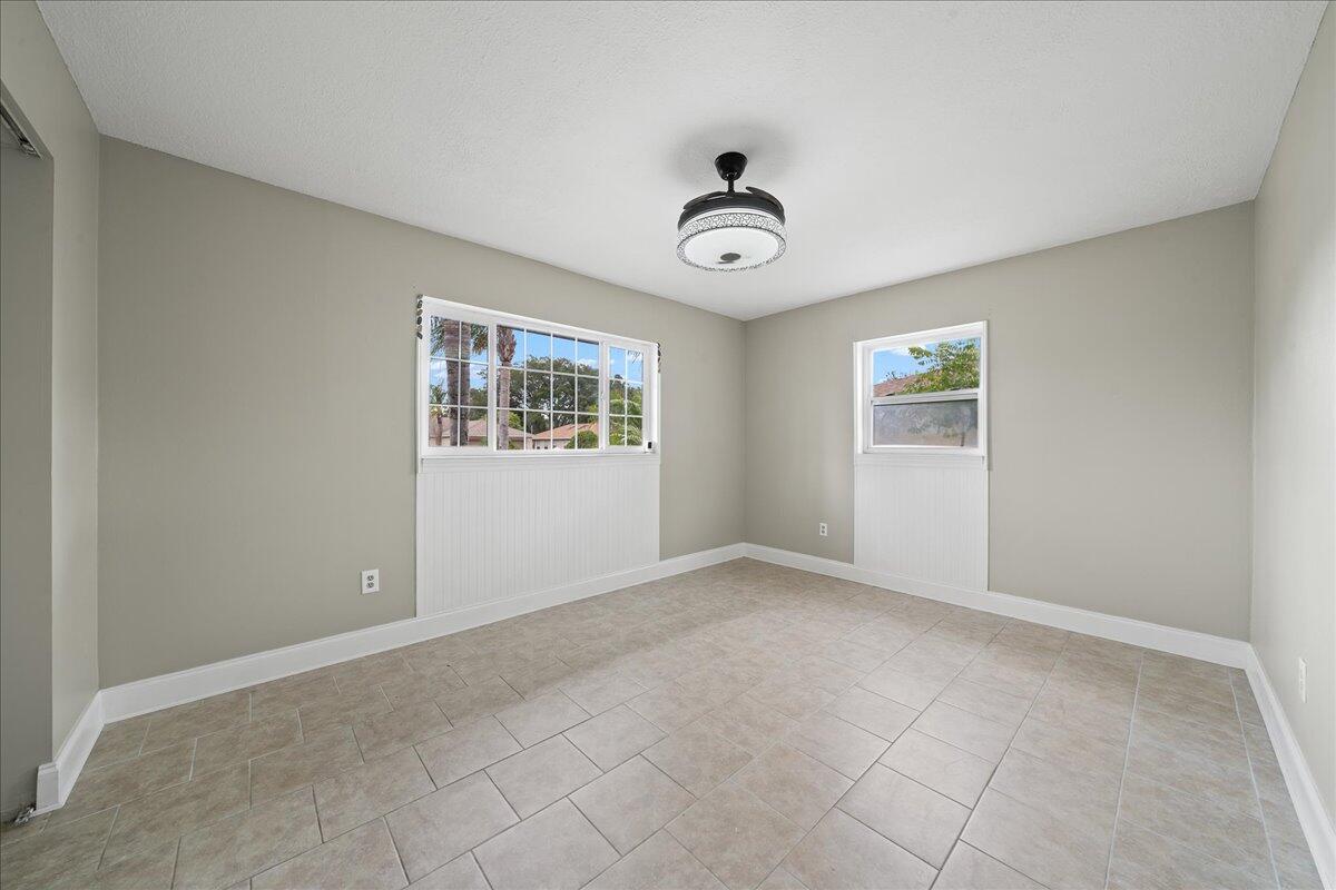 962 Dupont Street NE, 8