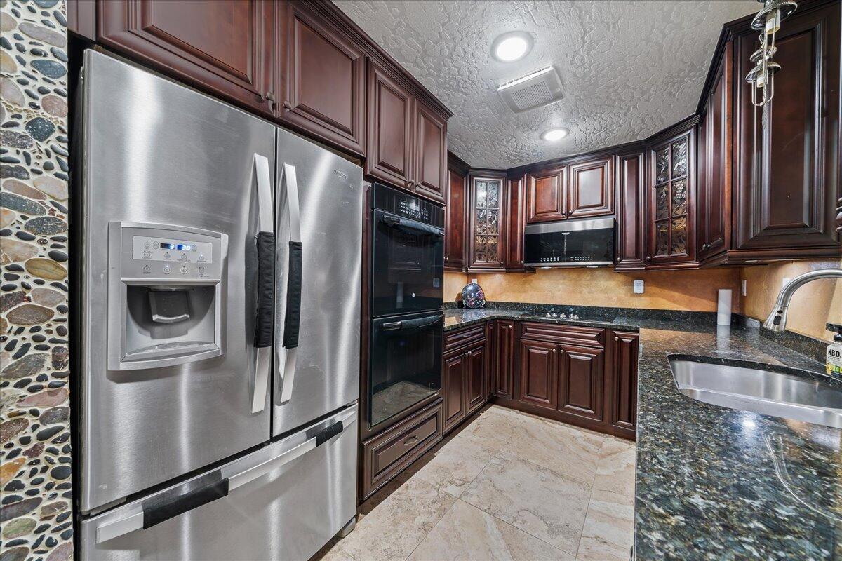 962 Dupont Street NE, 8