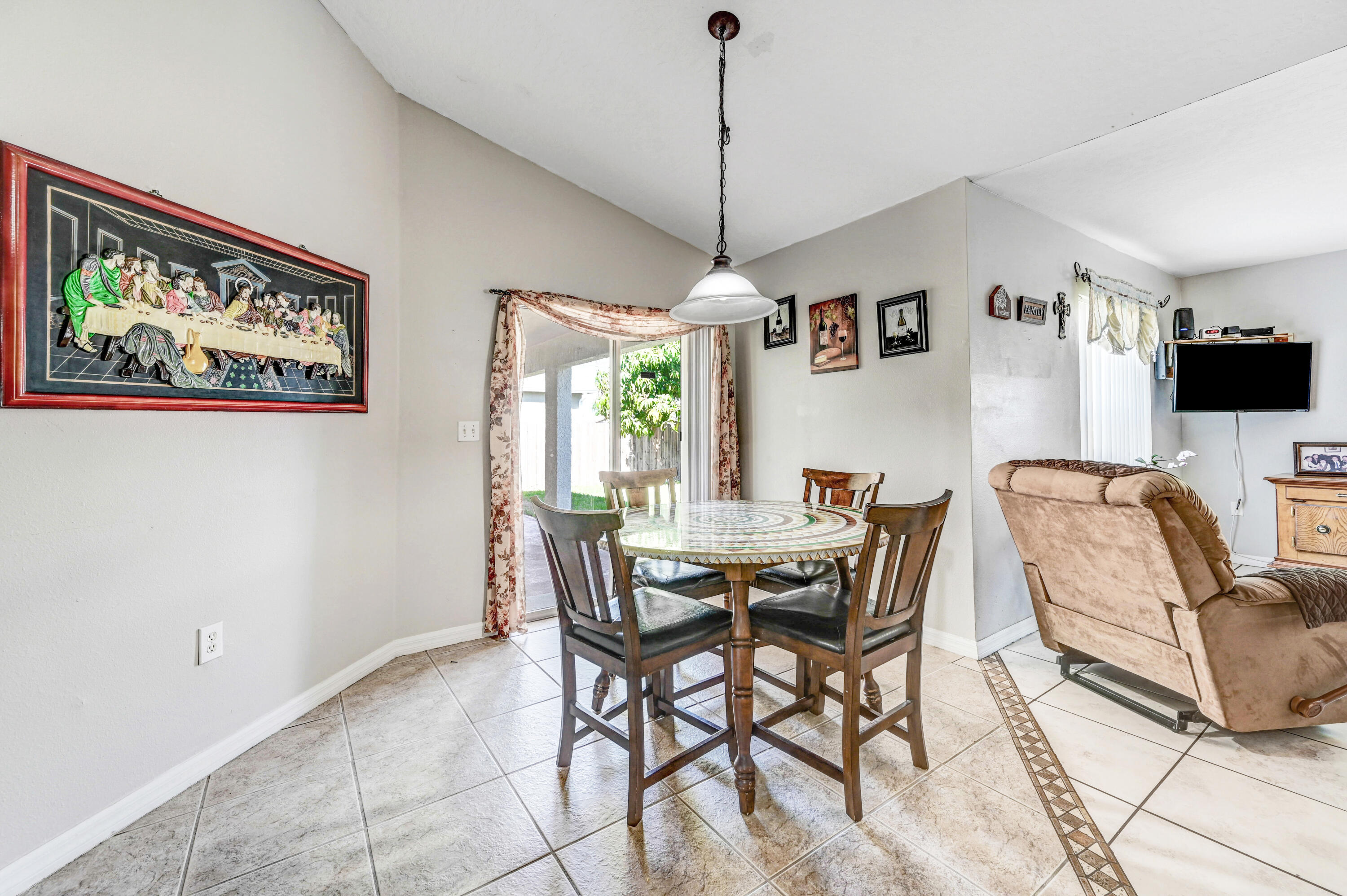 643 Commargo Road NW