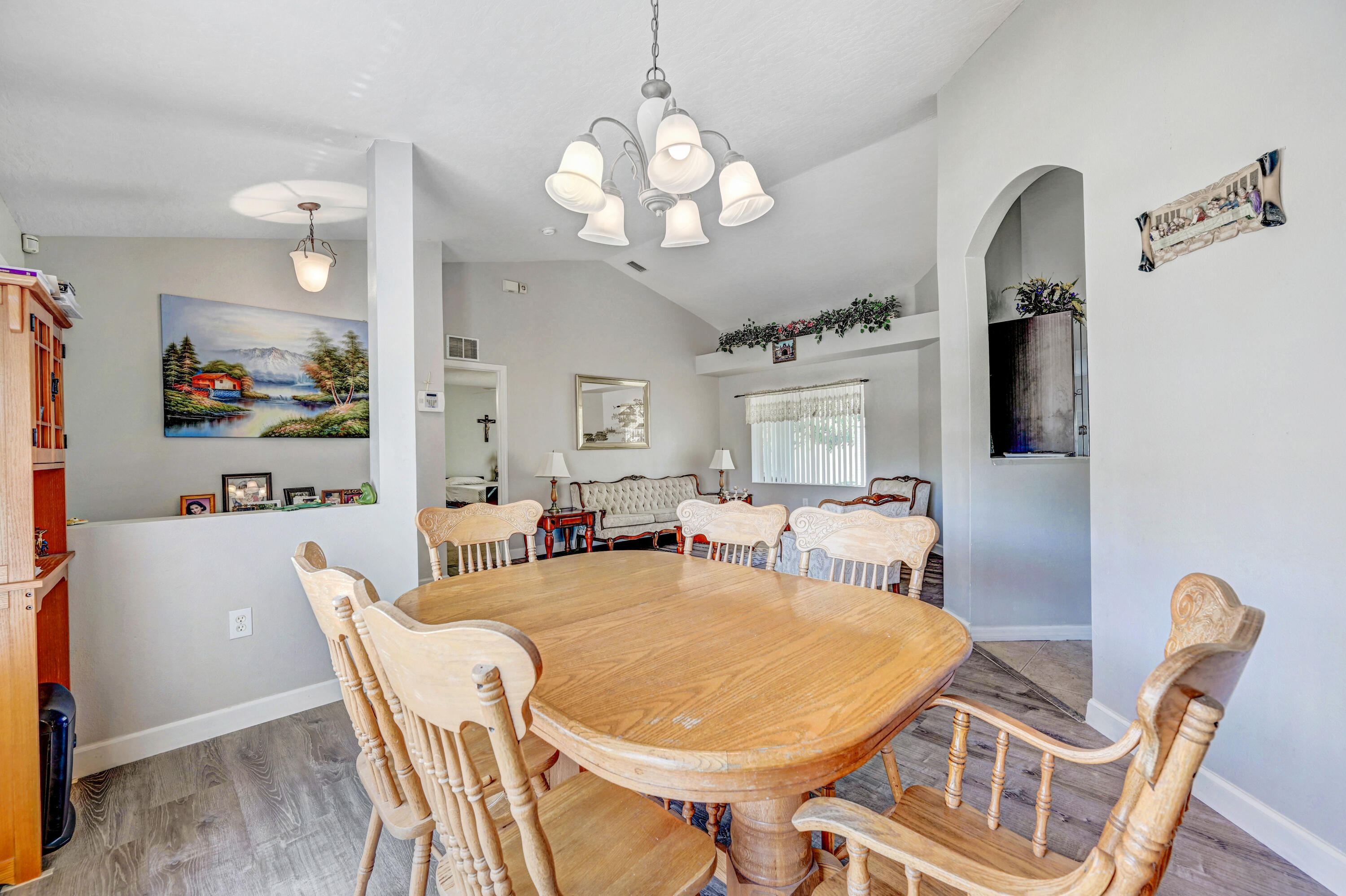 643 Commargo Road NW