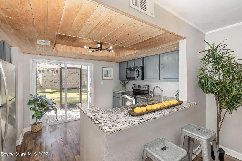 1515 Huntington Lane, 912