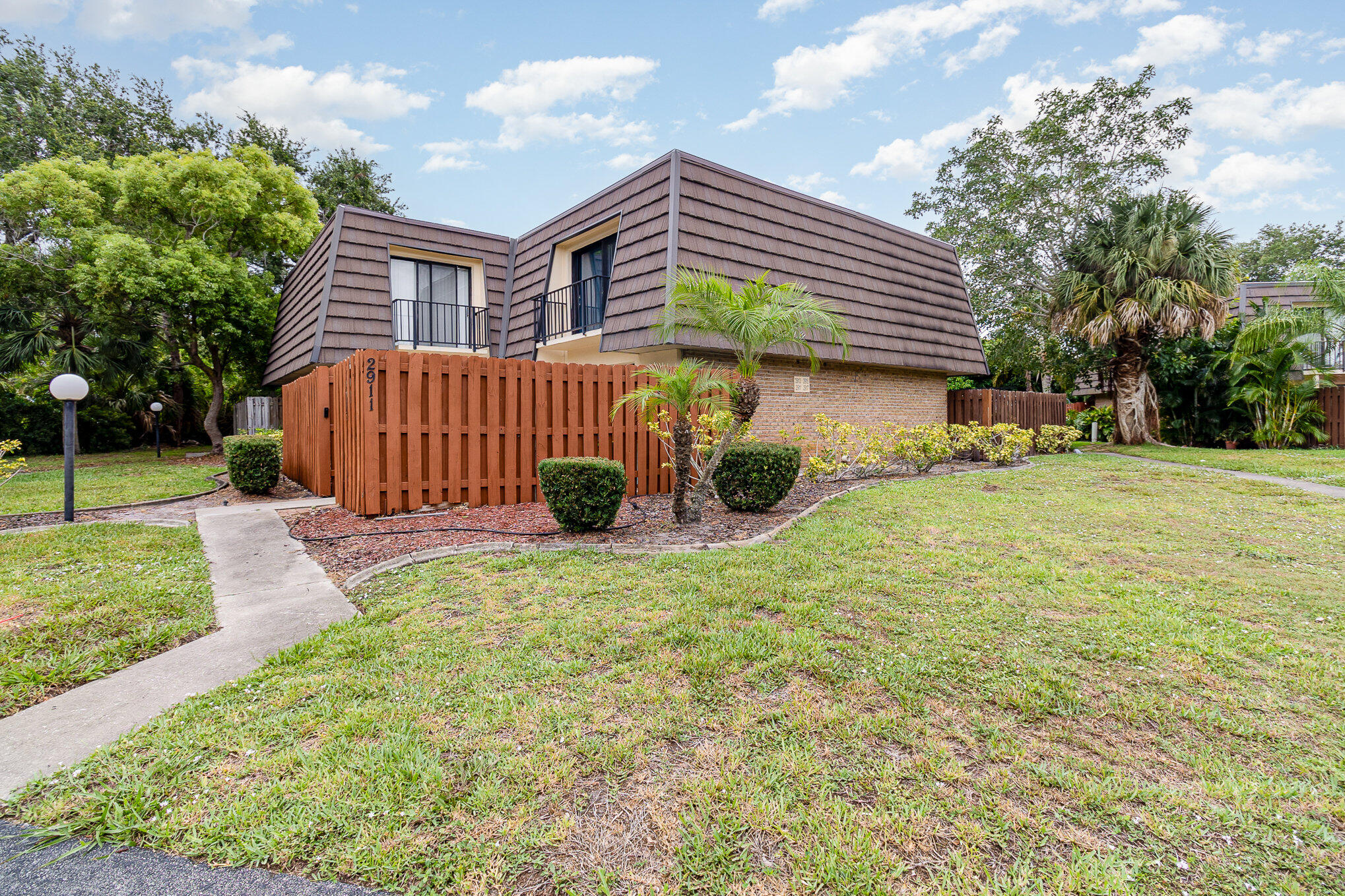 2913 Vista Oaks Circle NE