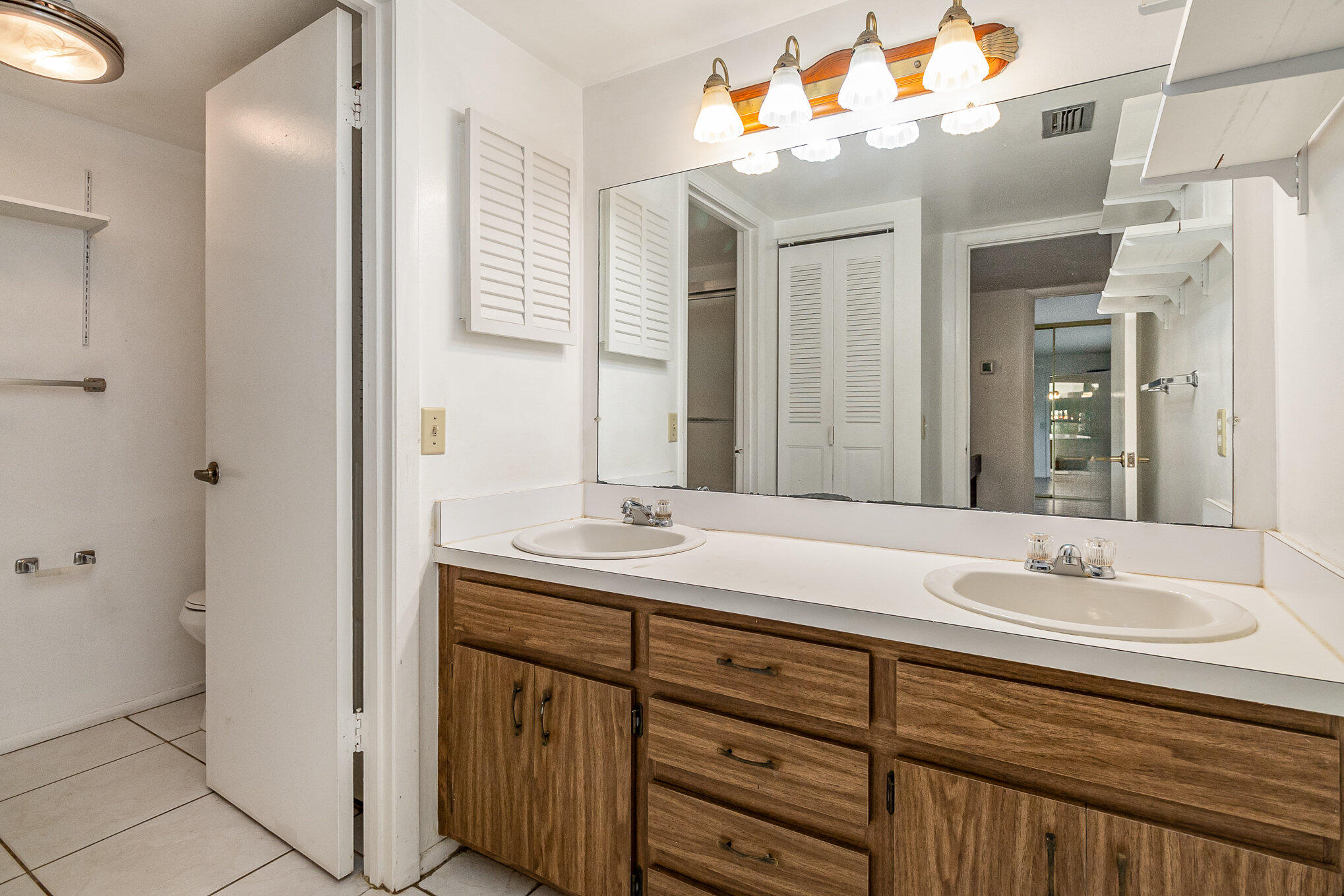 2913 Vista Oaks Circle NE