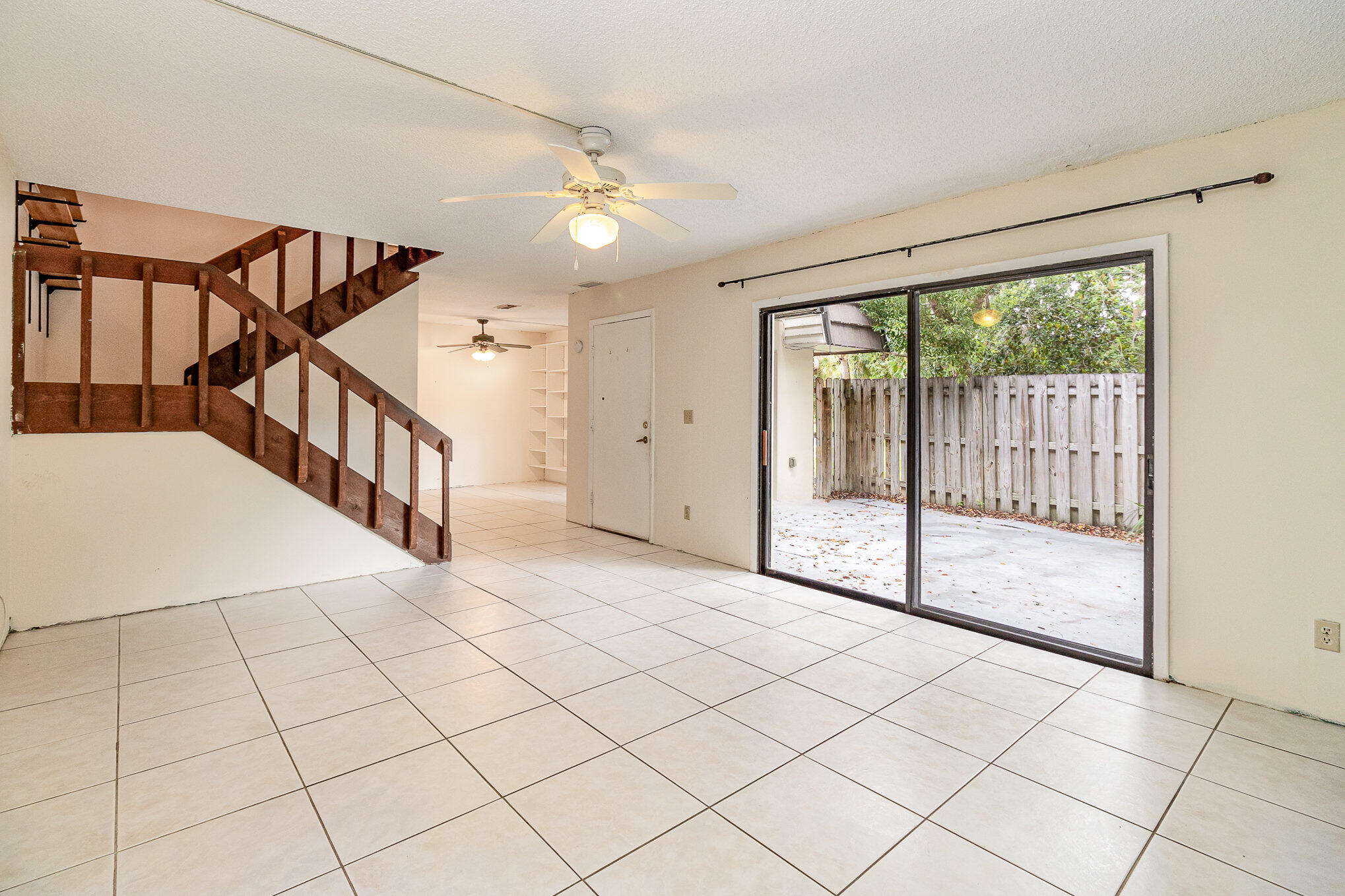 2913 Vista Oaks Circle NE