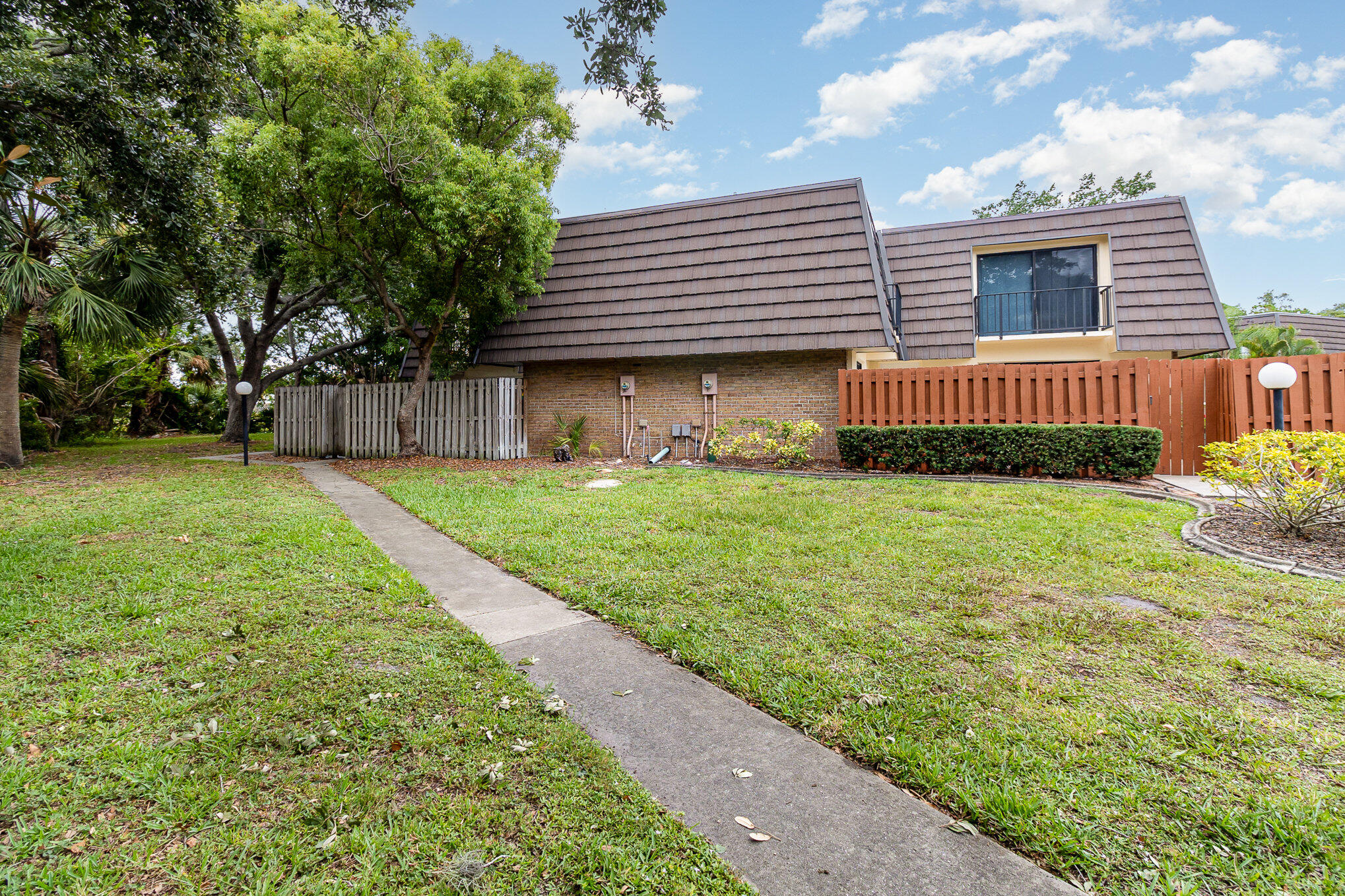 2913 Vista Oaks Circle NE