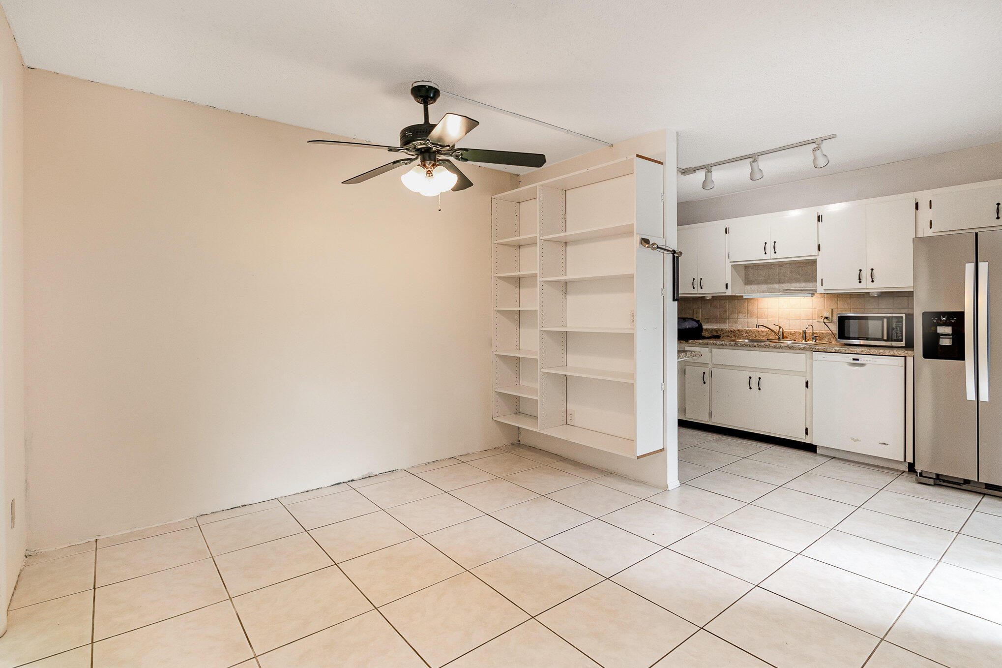 2913 Vista Oaks Circle NE