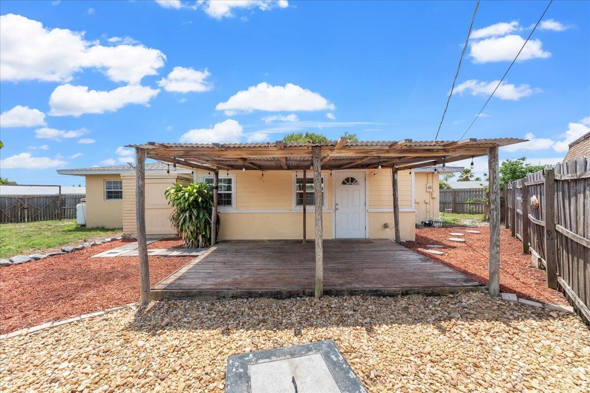 3299 Edgewood Drive NE
