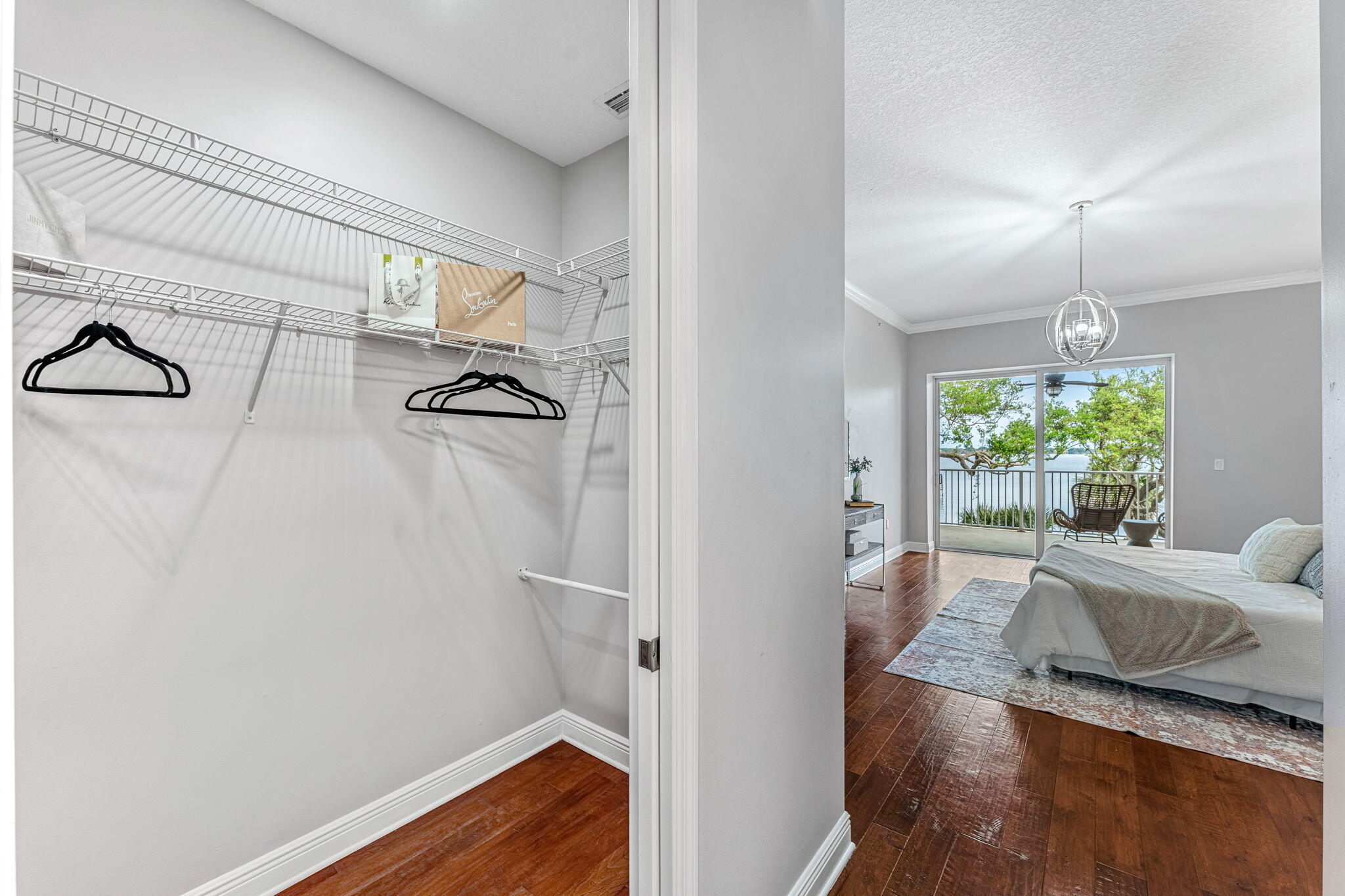 6005 Highway 1, 302