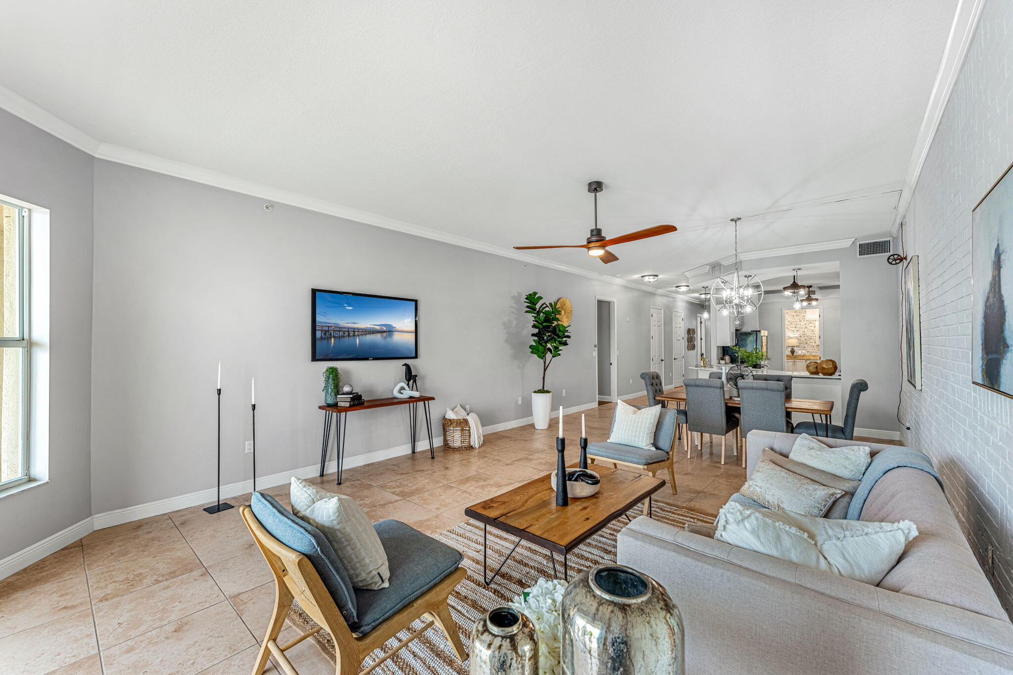 6005 Highway 1, 302
