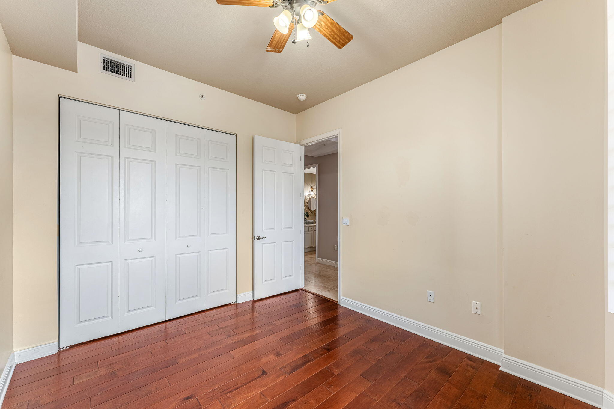 6005 Highway 1, 302