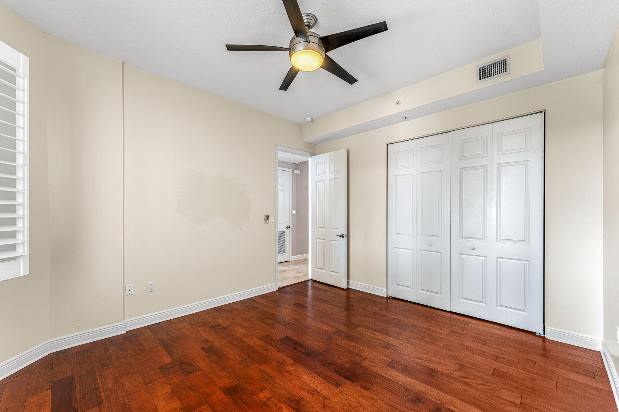 6005 Highway 1, 302