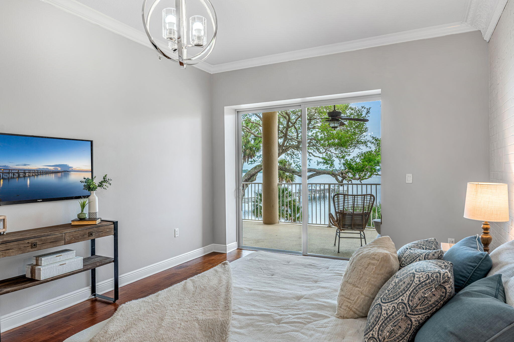 6005 Highway 1, 302